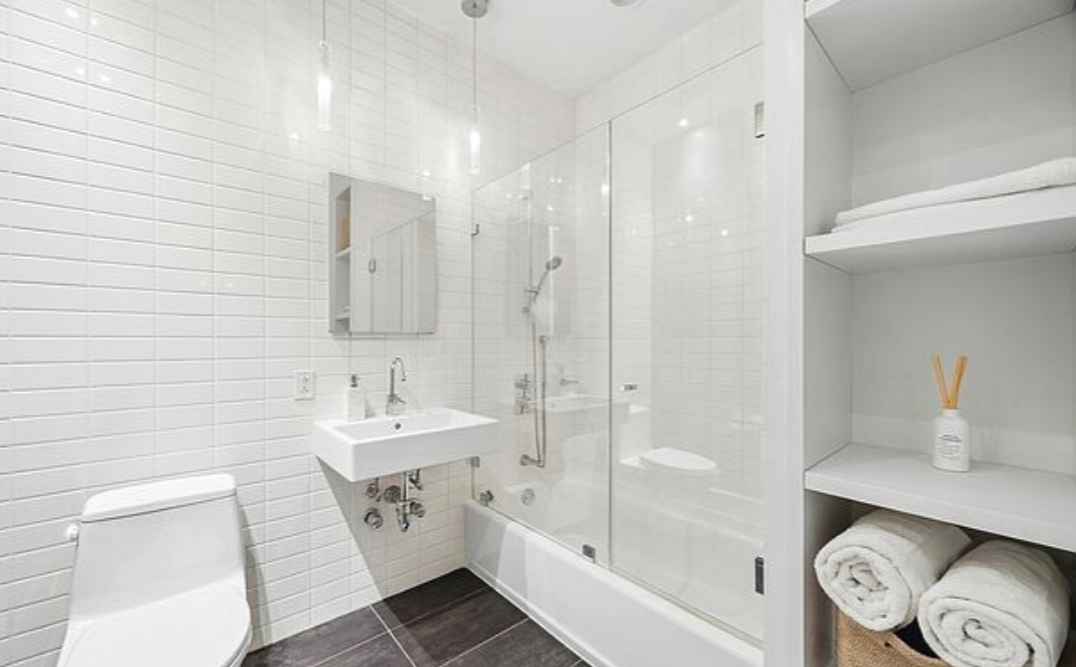 Very big spacious 
Near to Hudson yards
Central with buses n trains
Text me 646-6639757

I travel alot so I don't use the my apartment that much