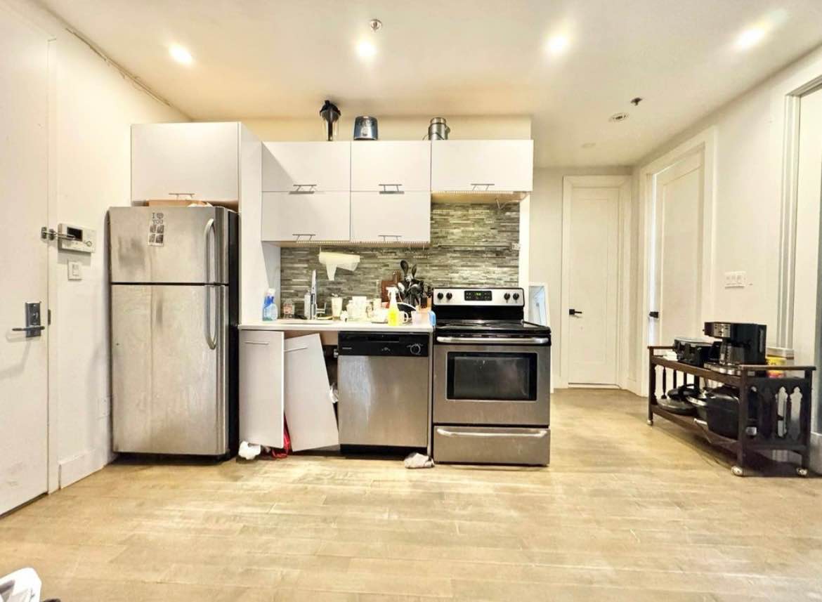 Hi, My apartment is available for rent. Utilities (Electricity, Gas, AC, Heat, WiFi) are included in the rent price.

The room is fully furnished, the apartment is in a great location only few blocks away from the train station and Hospitals. There are many stores, shops, restaurants, and supermarkets within walking distance away. Also, a laundry mat is in the building in the basement, open 24/7, and a couple of great pizza places, as well as nice restaurants- Chinese , Mexican and Japanese and the likes.

If you're looking for a friendly, clean, peaceful, spacious place in the city, I strongly recommend my apartment. 

Message me for more info and to  schedule a meet-up/viewing.