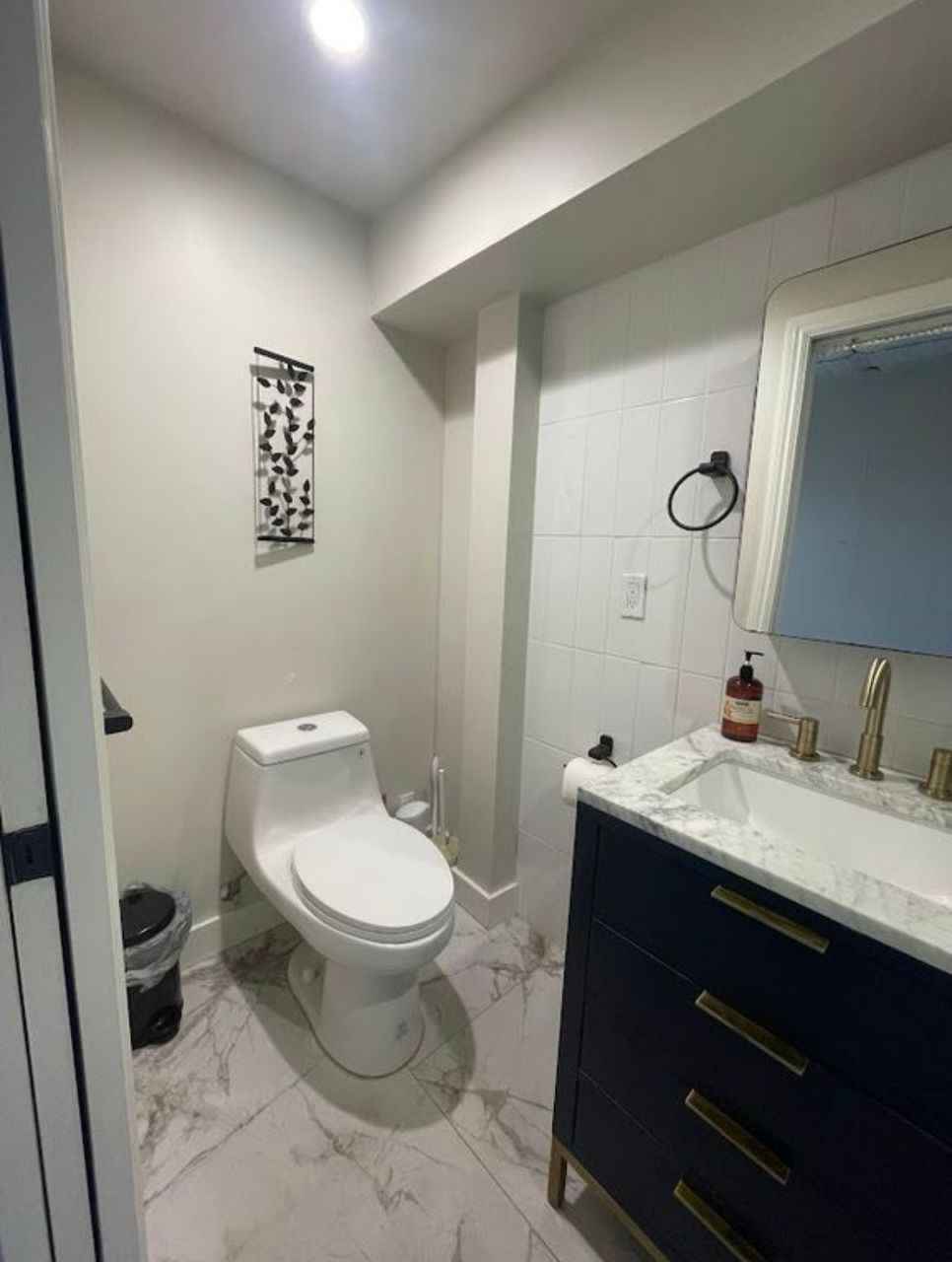 This private studio offers an ideal blend of comfort and privacy. It comes with its own bath, modern kitchen, and private closet, ensuring no shared spaces with other tenants. This spacious, fully furnished studio can also be arranged unfurnished if you prefer. High-speed WiFi and an in-unit washer/dryer are included, and there is convenient parking available. The lease is month-to-month, though other lease terms can be considered. Pets are welcome, provided they’re well-trained.