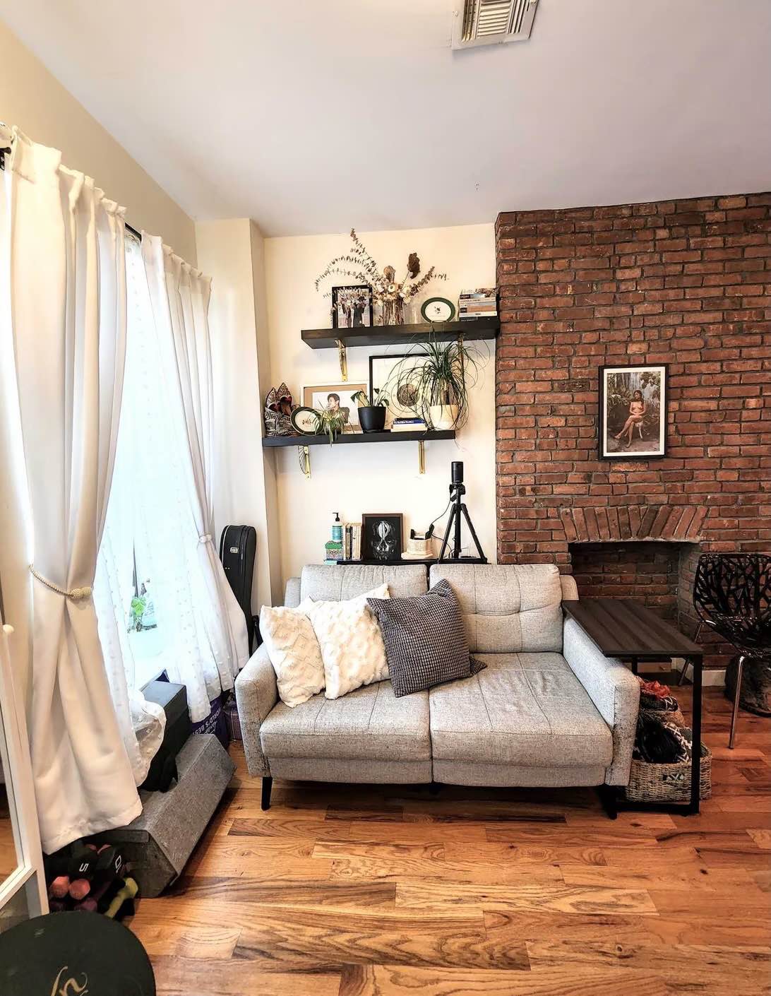 Leasing a home at Alvista Rise includes an entire building's worth of benefits. A fitness center worthy of a private club. A fully equipped children's playroom. An art room. A music room. A computer room and business center, with WiFi available in targeted common areas. Enjoy relaxing time with friends on our rooftop terrace and outdoor lounge. Alvista Rise is a 24-hour-doorman building with a secure package room, so deliveries can be scheduled at your convenience.
Residents at Alvista Rise can enjoy our outstanding suite of amenities including:
24 Hour Doorman
Parking Garage
Fitness Center
Yoga Room
Children's Playroom
360 Rooftop Lounge
Rooftop Terrace with BBQ Grills
Fifth Floor Lounge
Music Room
Art Room
Landscaped Fifth Floor Courtyard with BBQ Grills
Business Center / Co-Working Space
Dog Run on Fifth Floor Courtyard
Pet Spa
Private Terraces on the Fifth Floor
Laundry Room
EV Charging Stations in the Garage
Package Room
Tenant Storage
Bike Storage
Alvista Rise puts you right at the center of it all. The city's busiest transportation center is right around the corner with easy access to the E, J, and Z trains, Long Island Railroad, AirTrain and numerous bus routes. You're just a quick 30-minute trip from midtown on the subway or LIRR. You're also at the heart of one of the most mouth-watering neighborhoods in America. Just steps from your home you can take your taste buds on a world tour of cuisines and specialty shops. For your more day-to-day shopping
If interested kindly contact Josephbakernice At gmail for more information about the rental..