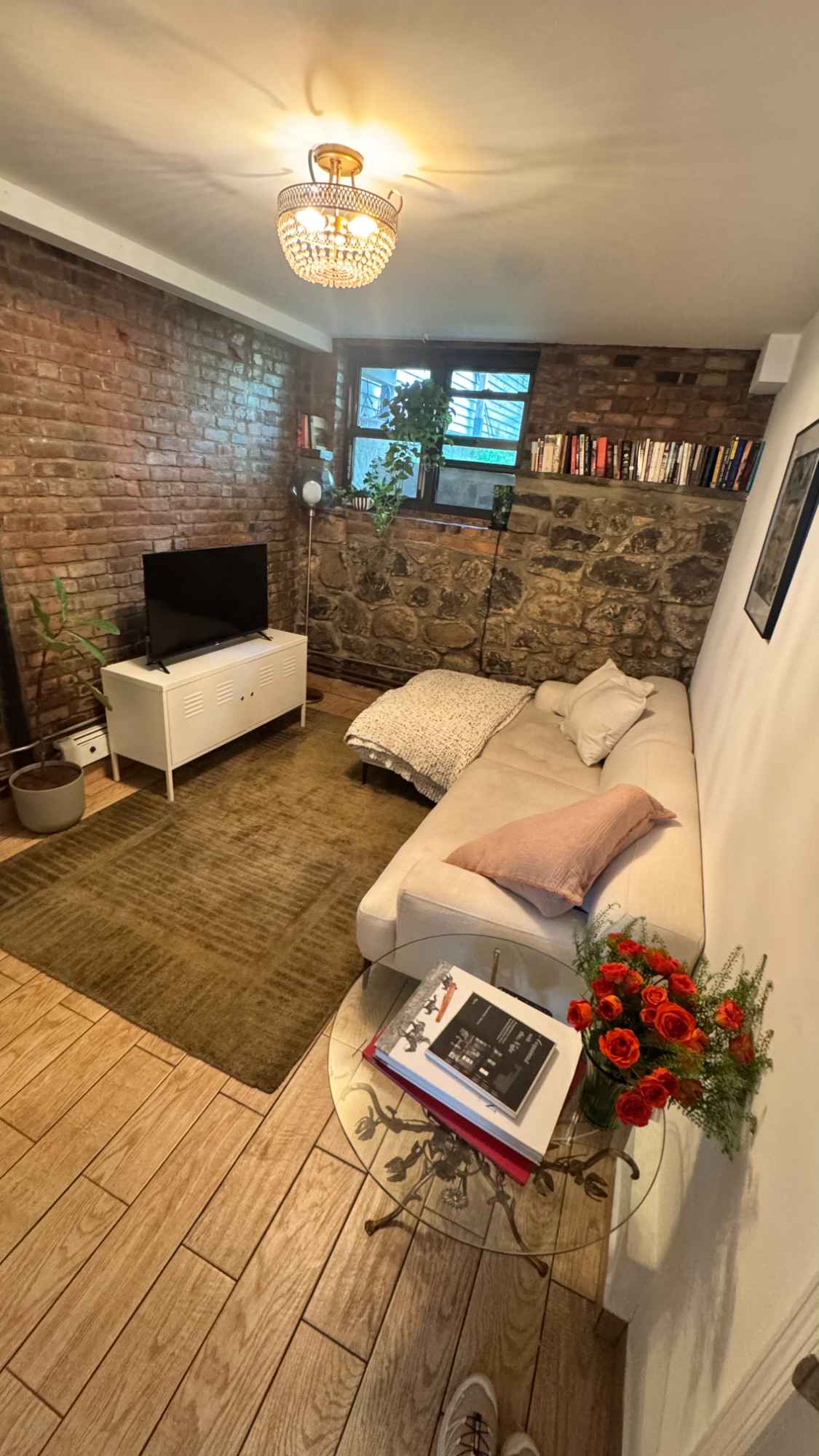 Hi! I'm looking for someone who is chill, considerate of schedules, and also works full-time! Preferably, someone who is not fully remote and 25+ years old. No pets, please. I clean every day, religiously deep clean weekly, and expect the same from a roommate. No dishes in the sink, no messes left behind, and no guests overnight during weeknights.
A little about me: I'm 27 and a native New Yorker. I enjoy cooking reality TV, and going to workout classes. I'm in the hospitality industry so I love trying new restaurants and cocktail bars. I work in office M-TH. Some weekends I'm out and about and others I enjoy binge watching movies.
More about the apartment:
Bedroom is 11 x 9 ft with full closet and window - can fit a full or queen bed and desk - excellent natural light and exposed brick.
Room can come furnished or unfurnished.
Living room has another full-sized closet for us to share.
5-minute walk to L train Graham Ave stop.
2-minute walk to Cooper Park with tennis courts, a walking track, and a skate park! Very residential area.
1-minute walk to a very nice laundry mat with a cheap drop-off service. (owned by a very nice woman)
30 sec walk to bodega
4 min walk to Food Town Grocery Store
we have our own private entrance and hallway space
bedrooms get the best natural light, living room stays dimmer
Lots of parking if you have a car
backyard has a picnic table, string lights, and fire pit. Shared with the upstairs neighbors who are very nice! we're all in a group chat.
Most of the furniture in the pics will be replaced as most belongs to my roommate who's moving out.
Only con is that we're street-facing, so the car noise can be real, but after a week or so, you get used to it.