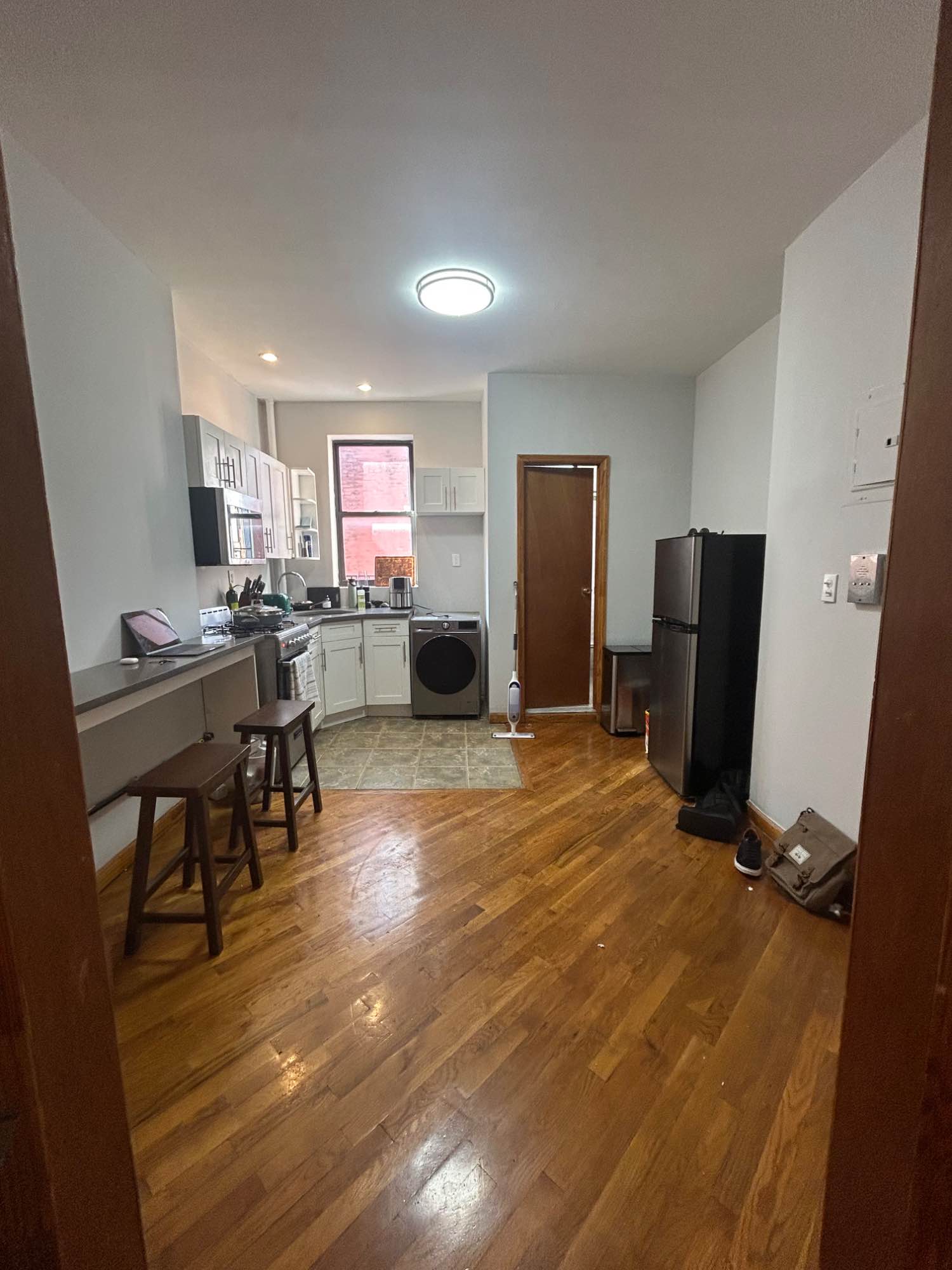 I recently signed a lease for a 2 bedroom apartment in Hells Kitchen and I'm looking for a roommate!
It's railroad style so each room leads into the next, because of this Im hoping to find someone who's a good match to share a living space with. A little about me - I'm 23 years old, commute to midtown Monday - Thursday with WFH Fridays, and in my spare time I enjoy reading, spending time with friends, cooking, writing poetry, and listening to music (current favorite song is Boyhood by The Japanese House).
Your half of the rent would be $1700, DM me if you're interested and would love to set up a call + send you the apartment details
Favorite aspects of the apartment: natural light, new stove, combo washer-dryer, and the location is great if you're looking to live in Manhattan without paying a fortune (pictures show available room + closet, shared living room, shared kitchen, and shared bathroom )