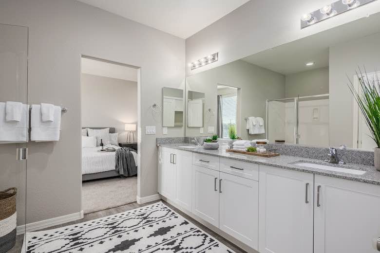 ✨ Master Bedroom Available – Female Roommate Wanted ✨
Hi ladies! I’m looking for a female roommate to take over my spot in a beautiful 3-bedroom home in Phoenix (38th St & Thomas area). You’d be living with two amazing, kind and respectful women (25 & 27) who are super easygoing and communicative. Lived here for 2.5 years and only moving for work but this space Is truly the best 🥲.
🏡 The Room:
– Master bedroom with a HUGE closet
– Double sink in the en-suite bathroom
– Tons of natural light and space
– Available end of September
🏠 The home:
- Shared half bath for guests
- Backyard with artificial turf
- Smart home (gated, alarm system, and doorbell camera access)
- 2 car garage
💰 Rent is $966/month + SRP (water sewage, trash, and internet all Included)
📍 Location: Central Phoenix, close to Arcadia, Biltmore, and freeway access
🐾 Dog-friendly (one sweet pup already lives here! 4.5 years old)
🚫 No drama
I’ll be posting photos soon, but feel free to DM me if you’re interested or want to come see the space. Looking for someone clean, financially stable, responsible, and chill. Lease runs through May 2 2026