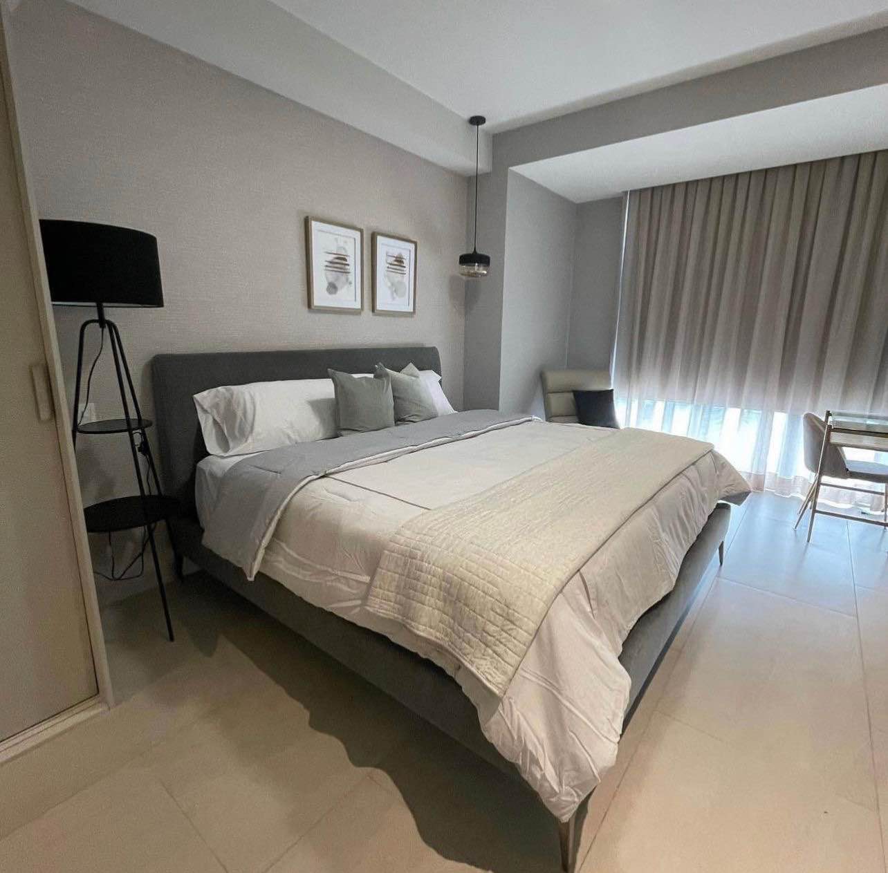 ¡Busco compañero de piso en Roma Norte!
$5,000 MXN MENSUALES
Busco compañero de piso hombre o mujer, Soy gay 🏳️🌈. La habitación cuenta con baño propio dentro. Es una habitación bastante grande. Con un colchón que amarás su suavidad ♥️ Ya incluye ropa de cama y TV smart.
Tu habitación tendría una Alexa. En el departamento solo vivo yo Tienes un cajón de estacionamiento Tenemos un pequeño gimnasio y alberca en el edificio. La zona es súper tranquila y el metro está a media cuadra.
Pido: Mes de renta, mes de depósito e identificación. El alquiler ya incluye todos los servicios. El contrato puede ser de 2 meses a un año. Tenemos ascensor y estamos en un tercer piso. Yo estoy muy tranquilo, muy bien de fiesta y me gusta mucho la limpieza.
Dirección exacta: Calle Cozumel número 21 colonia Roma Norte.