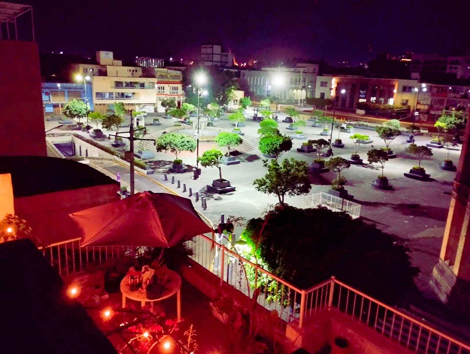 COLONIA AMERICANA $7000 (INCLUYE SERVICIOS)
Disponible a partir del 01 de Septiembre.
Estudiante o profesionista, persona limpia, ordenada, tranquila, agradable.
Habitación/estudio amueblada:
-Cuarto privado con vista al Expiatorio y Paraninfo
-2 baños completos compartidos
-cocina
-sala
-comedor
-tapancos
-roof garden
Excelente ubicación frente templo Expiatorio.
-vida nocturna
-comida callejera cerca
-bares
-tiendas
-papelerías
-gimnasio
-alberca
-cine
-templos
-museos
-librerías
-estación de tren
-rutas de camiones
-estaciones de bici
Todo caminando a menos de 5 min.