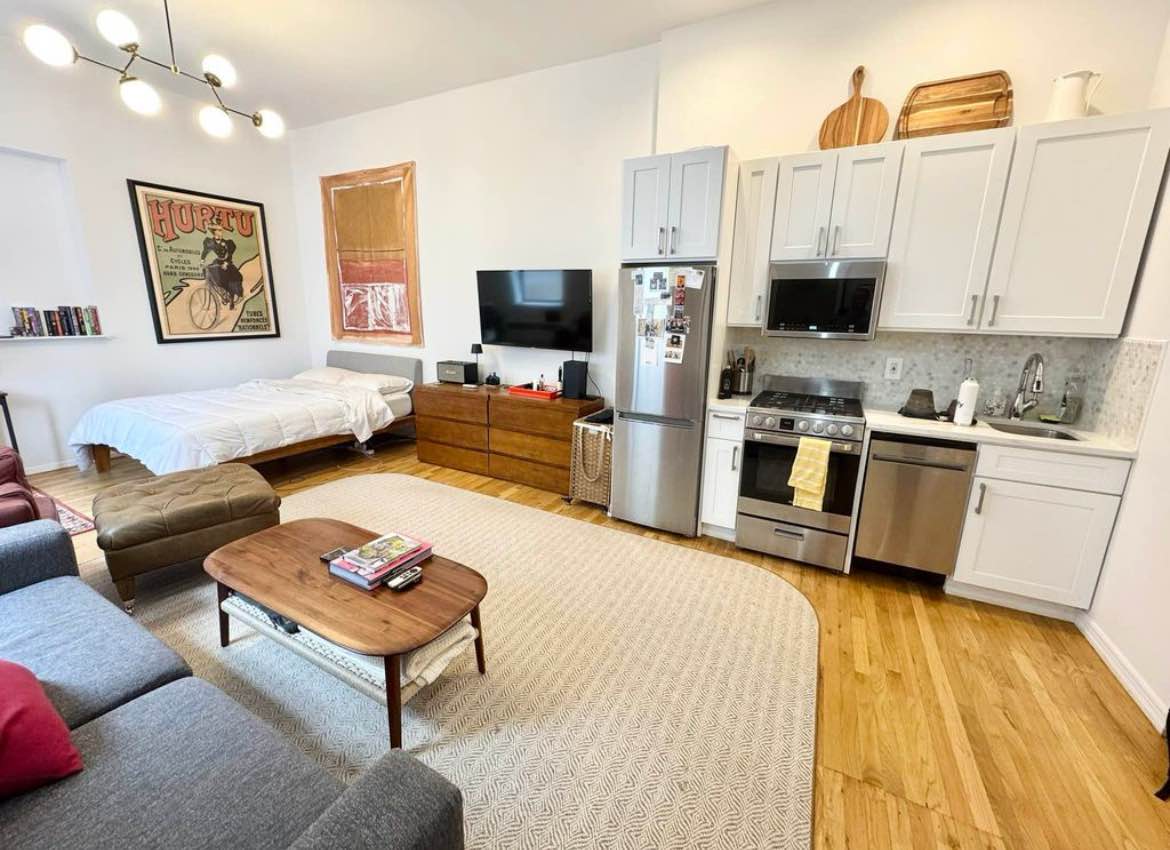 Spacious 1 Bed In Excellent Condition and Great Price
Apartment Features:
- Large Bedroom fits a Queen Bed and Furniture
- Living Room and Open Concept Kitchen
- Hardwood Flooring
- Pristine Bathroom
Building & Neighborhood Features:
- Well Maintained Building
- Key Fob Entry
- 2 Supers including Live-in Super
- Pets Allowed on Case by Case Basis
- Conveniently Near the A, C, B, D & 1 Trains
- Near Hudson River Greenway, State Park and City College
- Loads of Great Restaurants and Shops a block away on Broadway
Email: bestriceshallman@hotmail.com