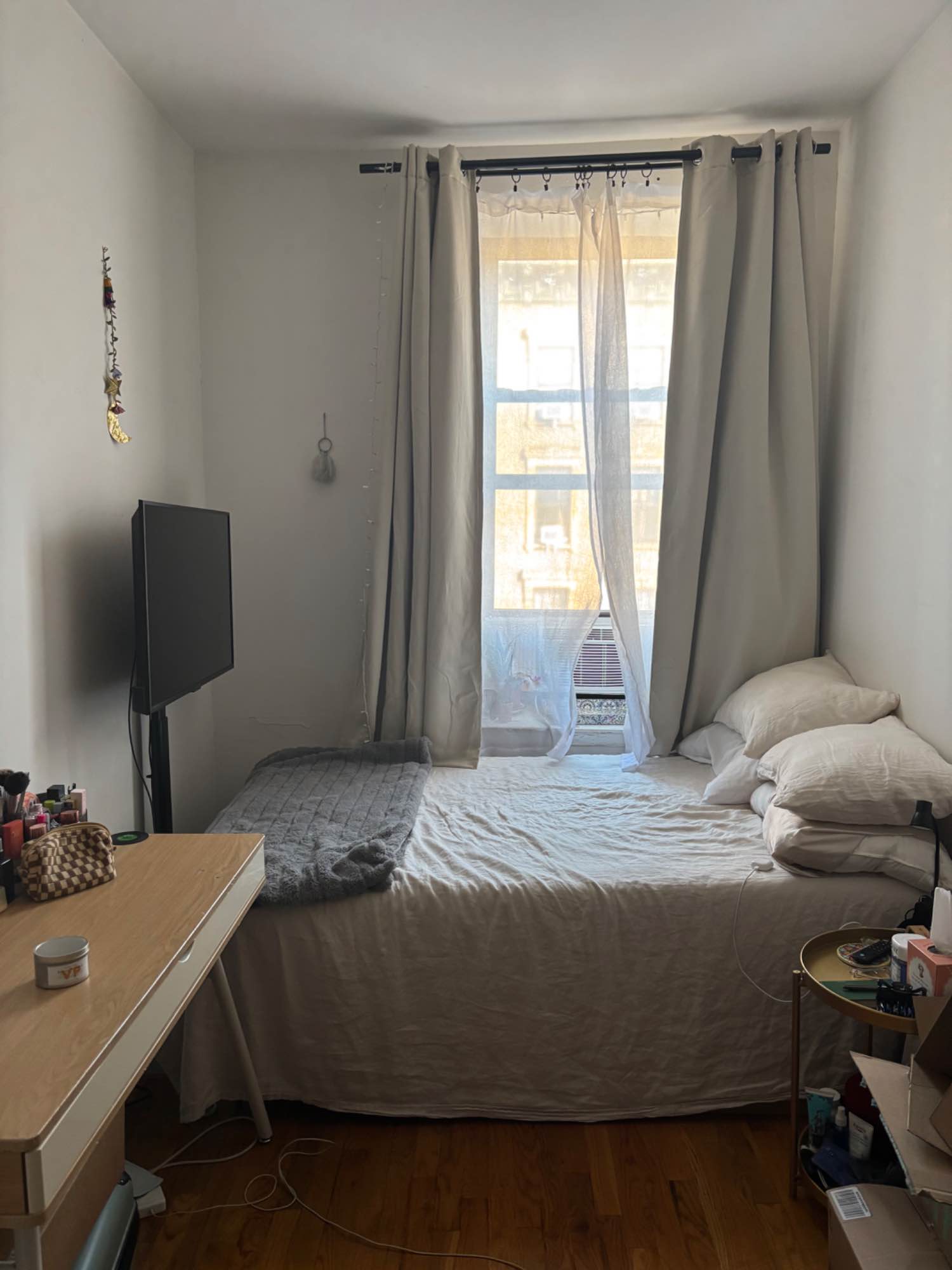 Looking for a new roommate to join this 3 bed / 2 bath apartment in beautiful Park Slope! The available room comes with its own private bathroom, storage space, furnished with a full bed, desk, bookshelf, dresser, and plenty of closet space. It's in a prime spot, walking distance to coffee shops, restaurants, laundromat's, shopping, and multiple trains (R, Q, B, 2, 3, 4, 5, D, N). Prospect Park is just a 15-minute walk away, and Green-Wood Cemetery is a 15-minute bike ride. AC unit included in room. Sorry, no pets.    
Details

Rent: $1,700/month + utilities (electric, gas, internet)

Move-in date: October 15 

First month + security deposit due at signing

*Females only

You’ll be living with two lovely, respectful roommates who value a friendly, clean, and peaceful home environment. We’re looking for a professional woman in her 30s who is clean, responsible, and considerate about shared space. Must also be LGBTQ+ friendly, supportive of BLM, and 420 friendly. 

If this sounds like a good fit, we’d love to hear from you! 💫