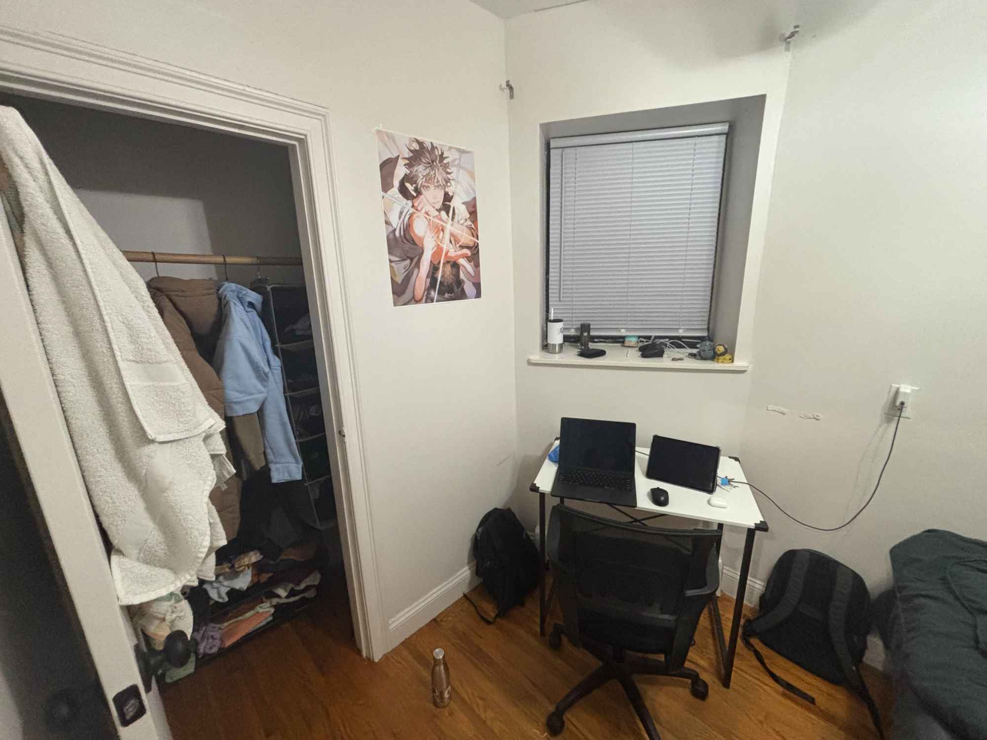 Hi! Here are the details of the property:
Room – 106th Street (also open to lease transfer)
We have one bedroom available in a 4Bed/2Bath apartment on Amsterdam & 106th Street
Dates : 1st January 2026 - 05th August 2026(flexible)
Location : Intersection of Amsterdam and 106th Street (close to and equidistant from Riverside Park and Central Park 🏞️)
Rent : USD 1250/month (ex utilities)
📍 Location Perks:
• Grocery stores & restaurants right around the corner
• 5-minute walk to 103rd Subway Station
• Bus lines M11, M4, M60, and more across the street
• Diligent apartment attendant available on request
• Easy access to Whole Foods, Trader Joe’s, Target, Sephora, Burlington (all within 10–15 mins walking)
• Many Columbia students live in the same building
✨ Apartment Features:
• Fully furnished room – Bed, AC, study table + chair, closet and heater
• In-unit dishwasher
• Fully equipped kitchen – includes oven, microwave, fridge, stove, toaster, and basic utensils
• Fully set up living room – sofa, dining table, center table, and more
• on-site laundry