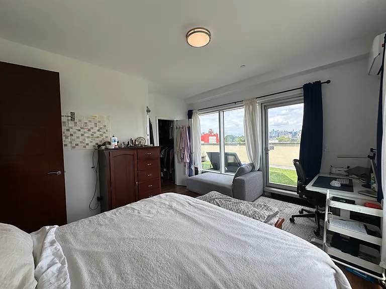 Hello my name is Ashley have fully furnished bedroom apartment thats comes with a private kitchen and toilet available for rent for $900 including utility bill(it has a private kitchen bedroom and toilet) for more information contact me 712-327-7896,ashleysnells136@gmail.com