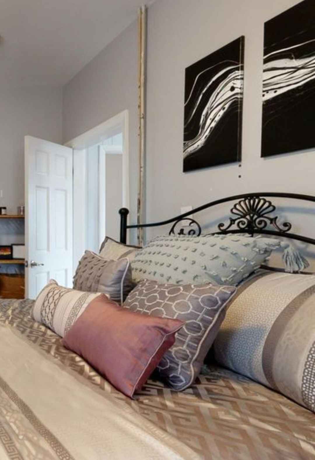 Welcome to your new home! This well-furnished 2-bedroom house offers a perfect blend of comfort, convenience, and charm, ideal for individuals or couples seeking a peaceful place to call their own.