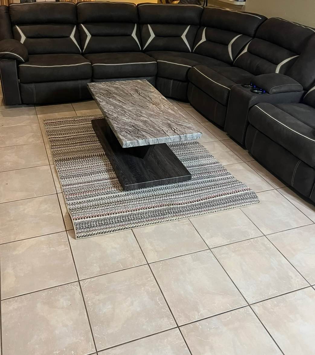 Private room available in 3bed/2bath SFH w/full bathroom and utilities included . Garage parking and storage. Fastest WiFi available. Fully furnished brand new bed / bedroom set/ tv/ carpets/ shower curtain 
