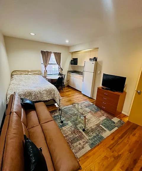 Studio apartment in Elevator building with Laundry onsite. Furnished studio with all utilities included in the rent. 
Hardwood floors, separate large bathroom and closet plus Air Conditioner.