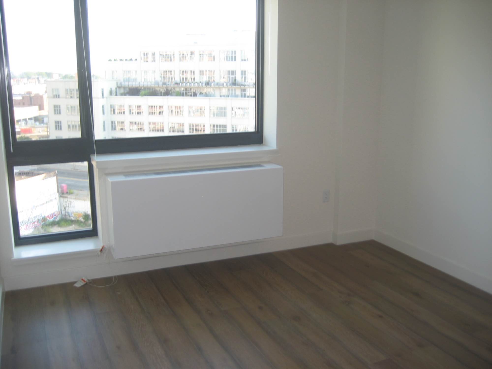 1 Large Br Available in brand new 2 Br Apartment, 800 sq feet, Unfurnished, Rent stabilized
Door man, Elevator, Fitness Center, Laundry room, Roof Deck with great view of Manhattan
Includes dishwasher, microwave, large refrigerator
5 minutes to G, E, M, 7 and 8 minutes to R,Q, N trains (Court Square station across the street)
1 stop to 51/53 street (6 minutes by train)
4 minutes to Target, Citibank tower
7 minutes to Trader Joe’s and other supermarkets
No broker fee. I am a tenant occupying one bedroom and subleasing out the other bedroom.
Available for 1 year lease or longer.