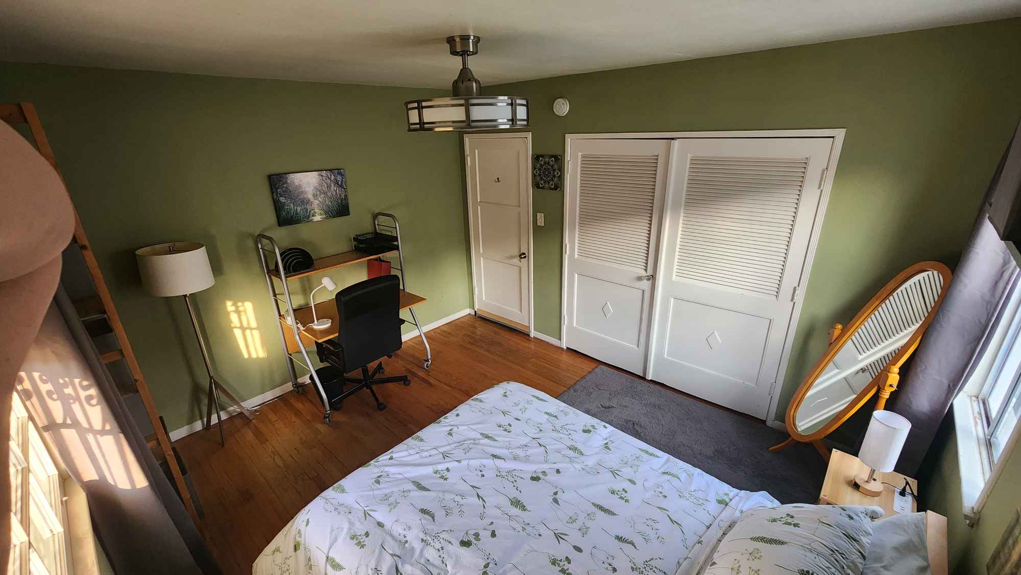 The house we live in has 3 bedrooms, 1.5 baths, and the common areas (living/dining room) are fully furnished. We have a well-appointed kitchen and a dining room with table that adjusts to seat up to 10. I love to cook. The house has hardwood floors in great condition, laundry onsite, super-fast Internet, and is within walking distance of Whole Foods Market and a 20-minute walk from the beach. Two distinct back yard areas with succulent garden and patio seating. There is one bedroom available in the front of the house with a large closet along one wall, refinished hardwood floors, and lots of natural light. The dimensions are roughly 10.5' x 12'. There's also storage space in the garage and behind it, two separate outdoor areas, and parking for 2 cars in the driveway with more free parking on the street. I have an indoor/outdoor cat who is very friendly. No other pets, please.