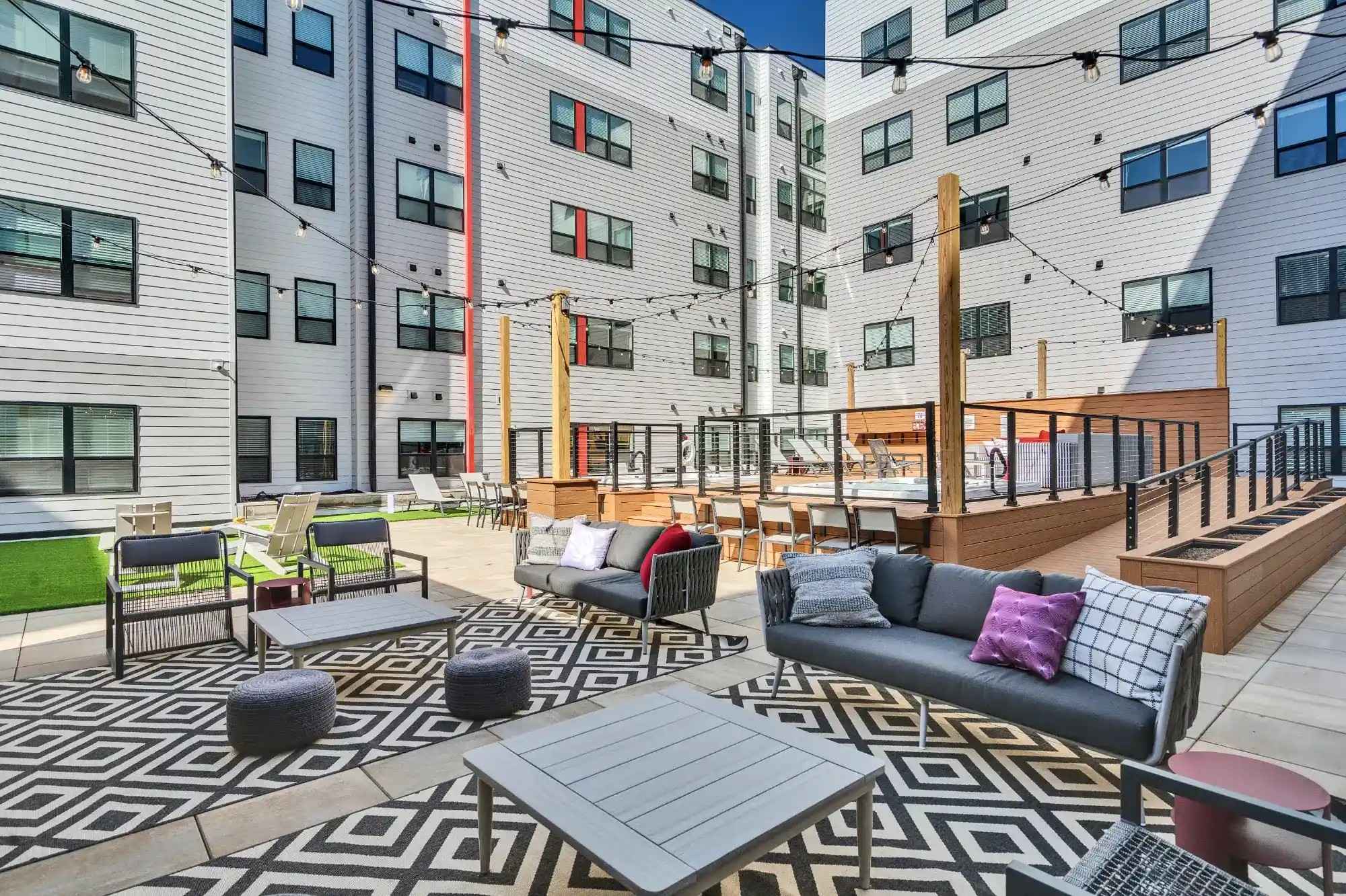  This newly constructed property is conveniently situated across from SLU and IKEA, within close proximity to Delmar, Whole Foods, Target (5 minutes), and Tower Grove (15 minutes). Residents enjoy direct access to the Foundry and Fresh Thyme.
