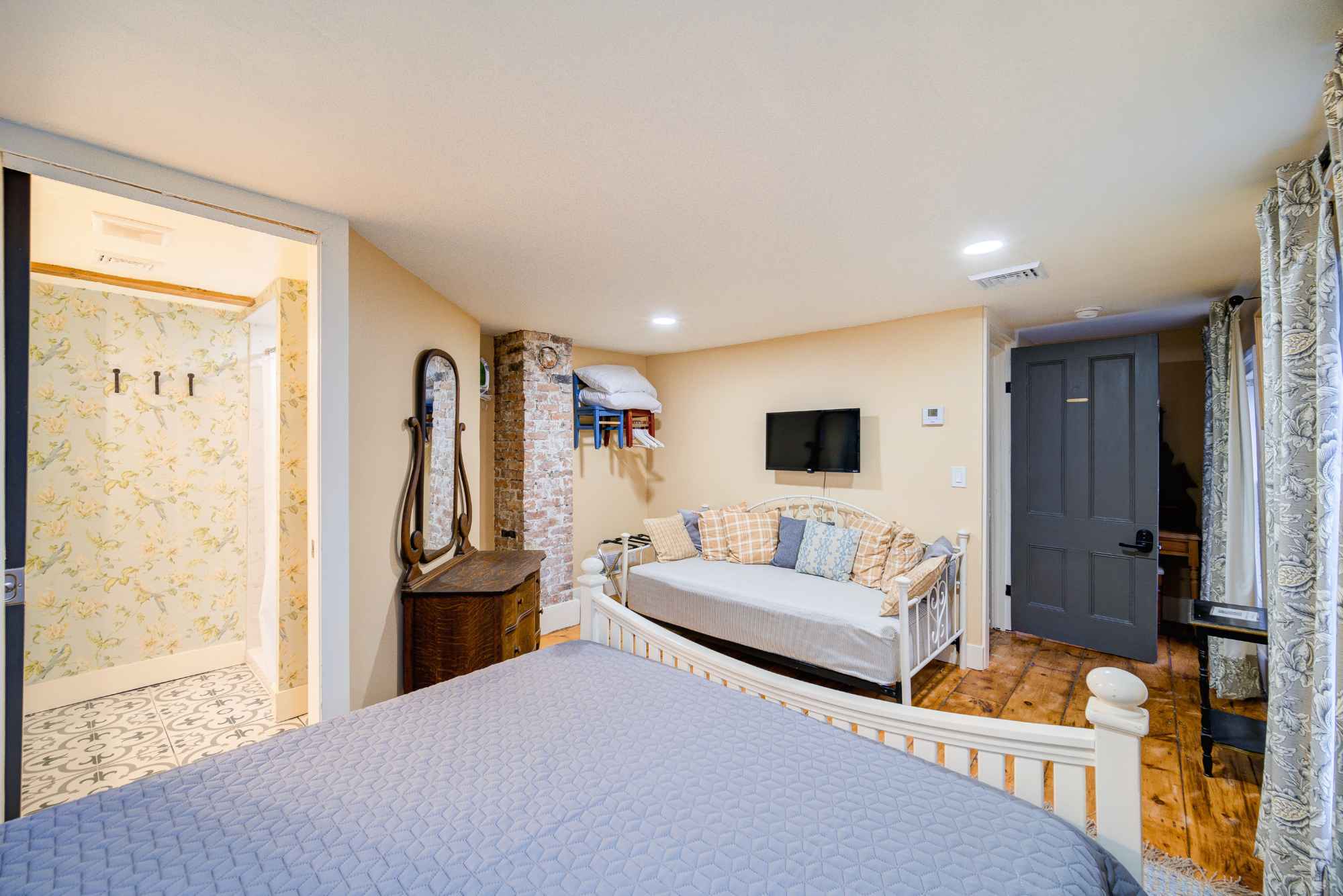 I have a couple of furnished rooms available in a private house in New Hampton.  Utilities/wifi/streaming TV included.  Woods, stream, fire pit, 500 feet from Heritage Trail.  Shared kitchen, private bath, $1300/month. Two rooms with private bath, $1500/month