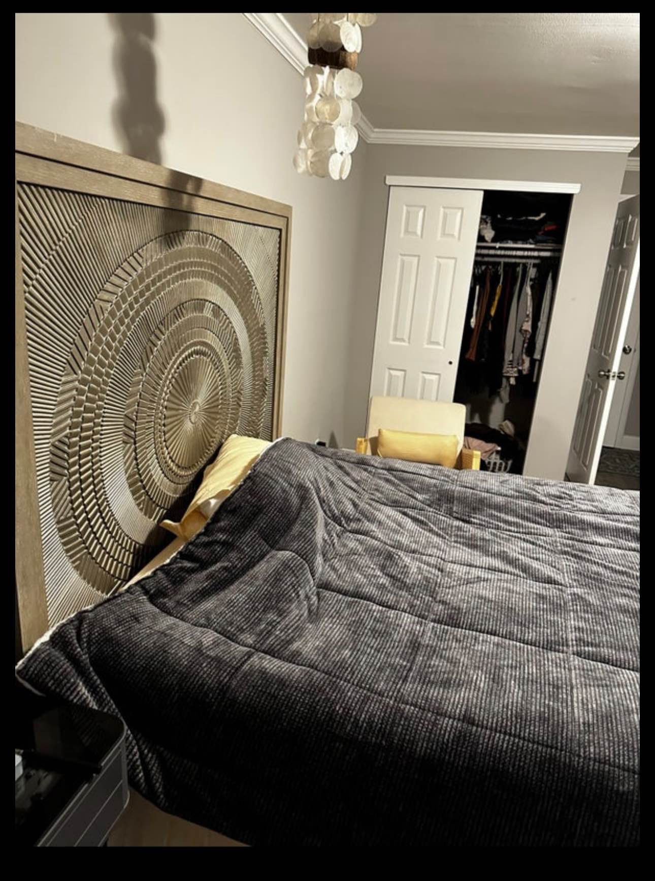 🏡 Private Room for Rent – Fully Furnished & Convenient Location
A fully furnished private room is available in a quiet, well-maintained apartment. The room features spacious wall shelves and offers a comfortable, private living space ideal for two ladies.
Shared areas include a clean kitchen, dining area, bathroom, and patio. I’m a single occupant who values a peaceful and tidy home, and I’m looking for students or professionals who appreciate the same.
Property Highlights:
• Fully furnished private room with wall shelves
• Shared access to kitchen, dining, bathroom, and patio
• Quiet, clean, and well-maintained environment
• Free parking available in front of the apartment
• Suitable for students and working professionals
Excellent Location:
• Aldi, South Shore Mall, ShopRite, Stop & Shop, Best Buy, Dollar Store, Dunkin’, Starbucks, and various restaurants and fine dining all within 1–3 miles
• Southern State Parkway – just a 3-minute drive
• Safe, quiet neighborhood with easy access to amenities and public transportation
If you’re looking for a comfortable, private, and conveniently located home, this is a great fit.