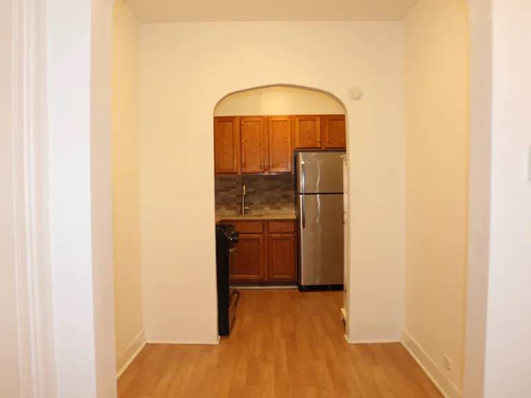 Charming 1-bedroom, 1-bathroom house for rent with a spacious living room, separate dining room, and inviting foyer. This home is set back from the street, offering a quiet and private setting. Enjoy a lovely garden and front yard before you reach the house. 
For more details on how to secure and move in, you can email me on (larageorge590@outlook.com)