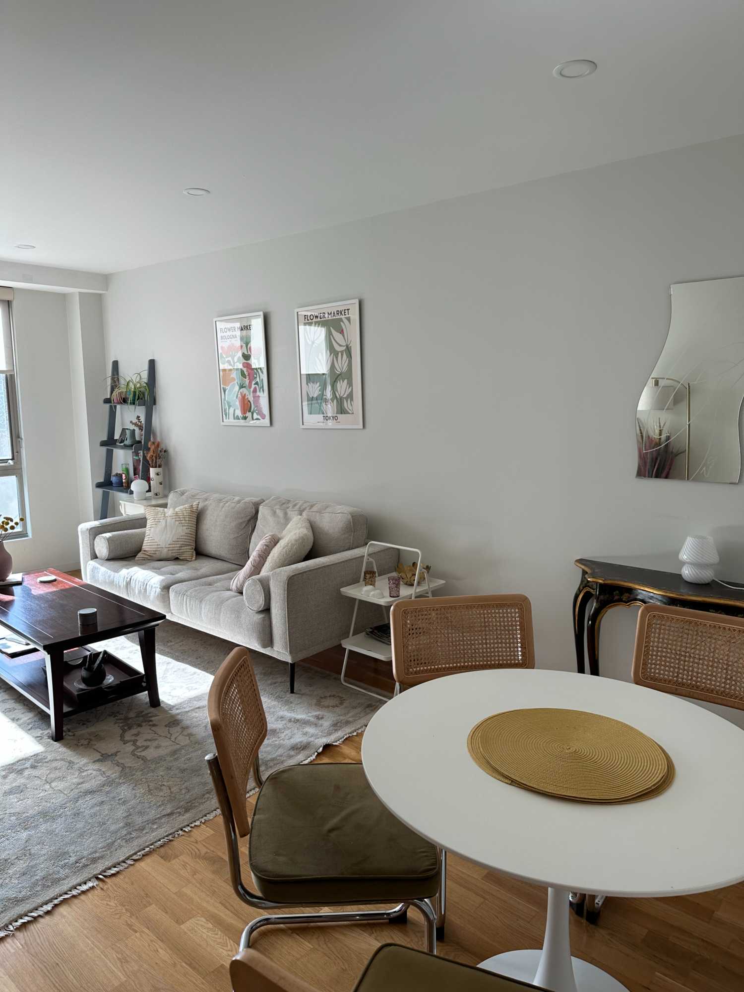 Large room available in my rent-stabilized 2 bed/2 bath apartment for an 11/1 move in. The bedroom can easily fit a queen bed and other furniture, has a large double-door closet, and en-suite bathroom. There’s central AC/heat in both the living room and bedrooms, the kitchen has a dishwasher & the building has a gym, lounge, furnished rooftop, and laundry in the basement. There is both an income min and max for the unit (inquire for more details).
Looking to share the space with someone clean & low key. I WFH and will spend my evenings cooking at home, watching reality TV, etc