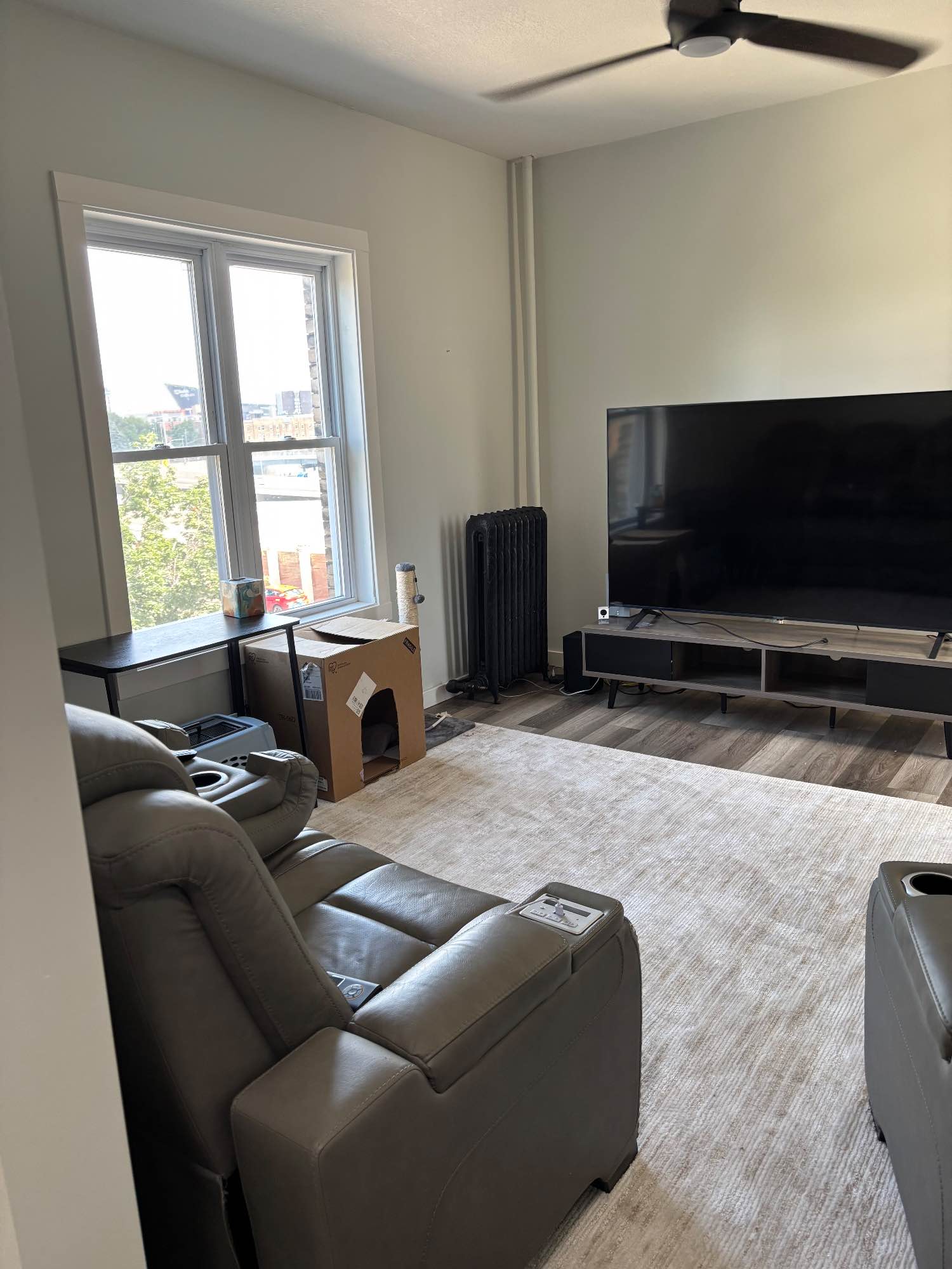 Full furnished condo with smart lock access. Rent includes all utilities. I can be flexible on price of rent depending on how soon you want to move in and how long. Don’t be afraid to reach out. Worse I can say is No