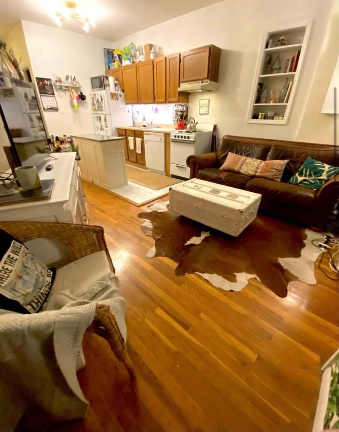 Room available in a 3 bedroom, one bathroom apartment on the heart of the UWS right by Central Park! We’re looking for someone who can join us on the lease. Roommates are 2 females, 29 and 30 looking for someone around the same age. We both work busy jobs and are out and running around a bunch and like to keep home as a chill place to come unwind. We’re both very clean people although we do have a someone come by to do a deep clean once a month (we factor that in with WiFi and utilities). Neither of us have pets. We’re open to dogs on a case by case basis but probably not cats. We would like to find someone who either goes in to work everyday or has a hybrid work situation. Someone clean and quiet, doesn’t bring the party home, although we don’t mind you having guests over from time to time. Hope to meet you soon!