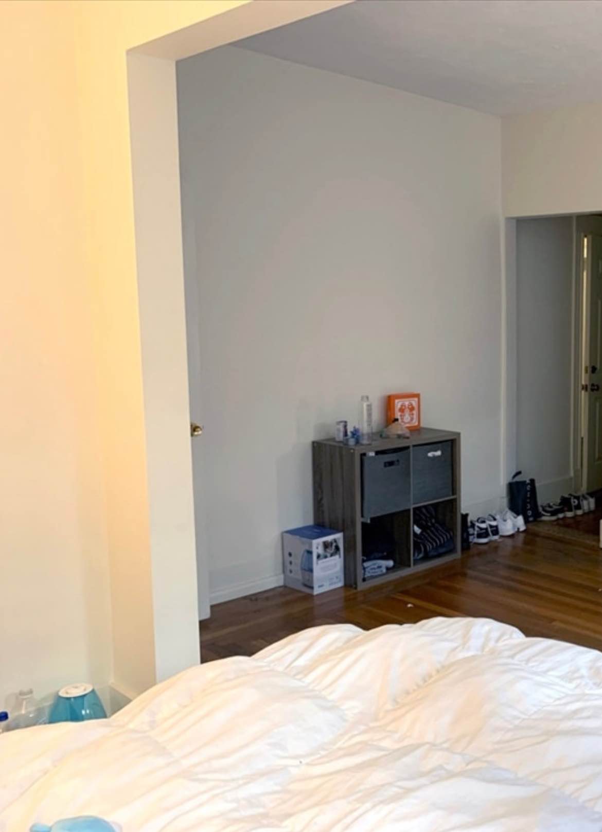 Cozy and quiet one-bedroom apartment available for rent. Ideal for a single tenant or couple. For more details or to schedule a viewing, please contact: Hablegord@gmail.com.
