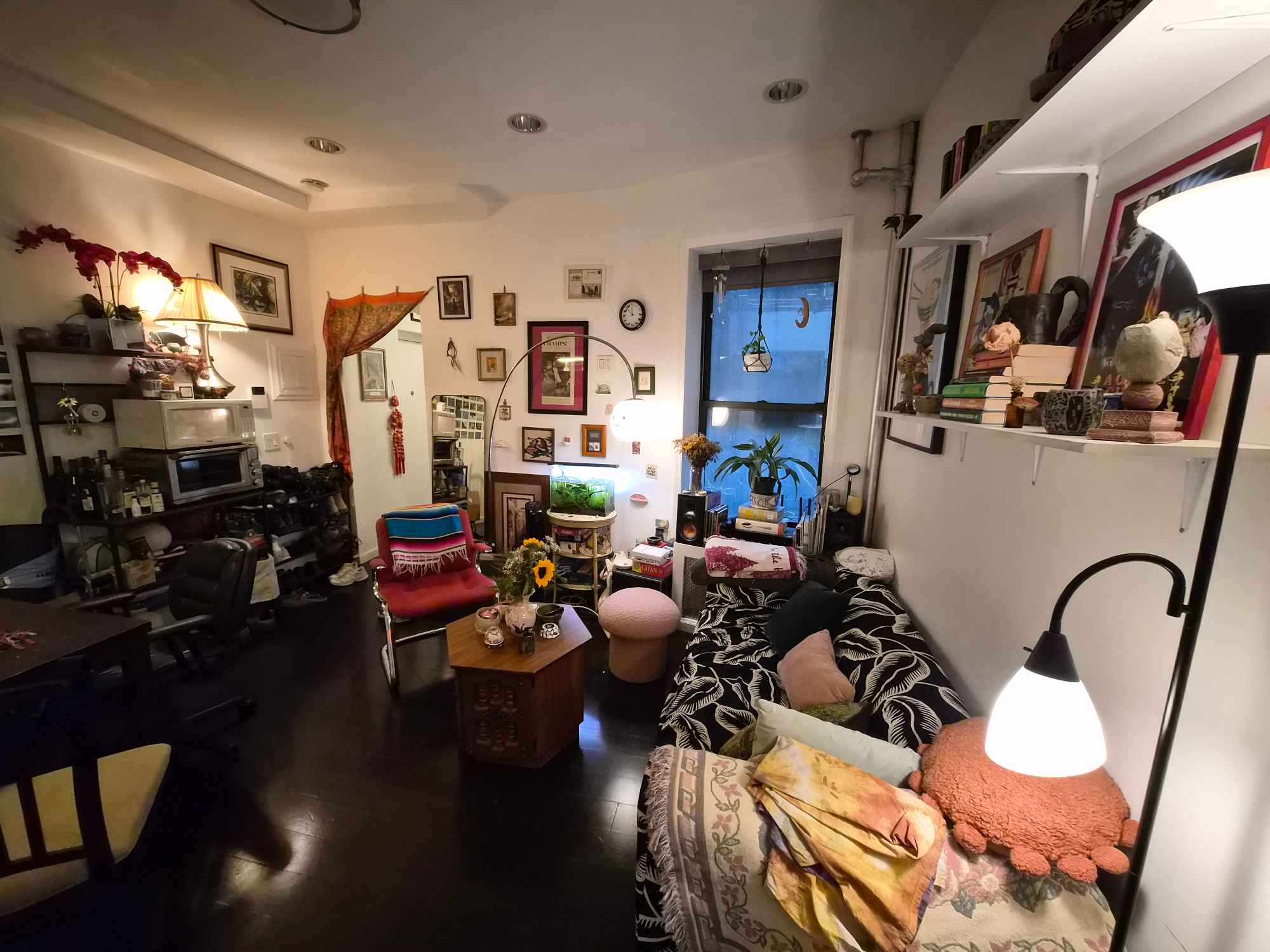 Hiiii!
My dear friend Jo and I are looking for someone to join us in our home! There's still about 5mo. on the lease so a longer sublet is preferable, but we can be flexible!
Our 2nd floor apartment is about 900sqft with a sizeable shared living space. The B/D is a 2min walk, with the 6, F, A, and J within 5-15 mins away. We also have Sara D Roosevelt Park directly across the street.
Utilities are about $100 a month.
Jo and I are pretty clean and tidy. We don't expect anything more than cleaning up after yourself, and a bit of shared chores.
We are both outgoing, personable, and have lots of things going on either at home or out and about. I personally love to cook and would welcome a cooking partner!
Looking forward to getting to know you!
Feel free to shoot me any questions!