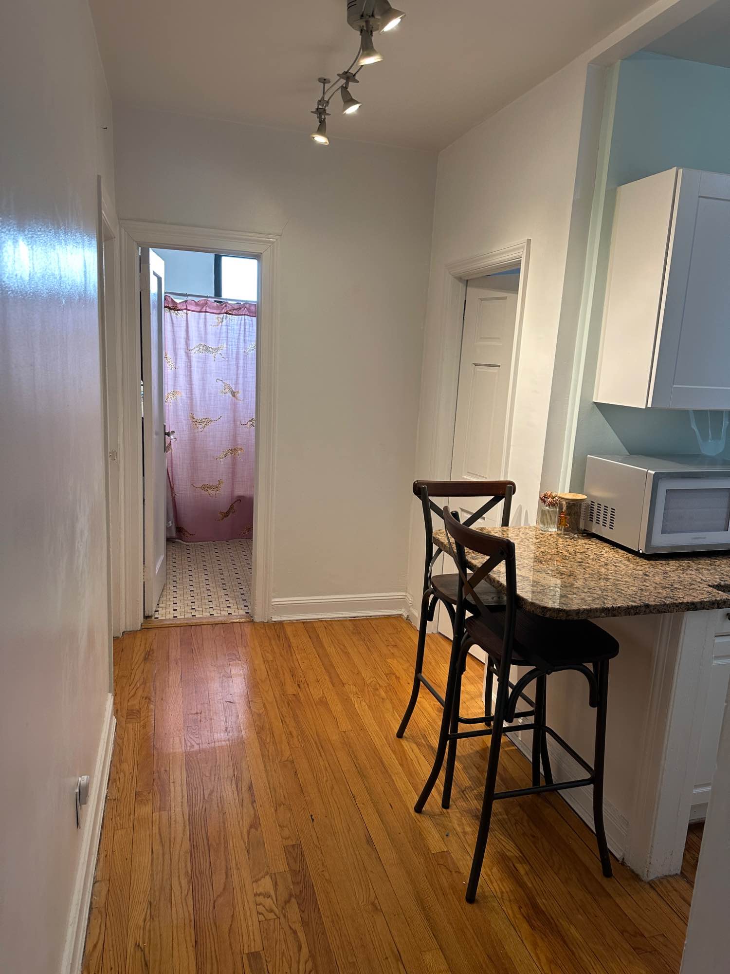 
Hii all!! I’m Victoria and I’m a working professional in my late ‘20s looking for female ONLY roommate to take the 2nd bedroom in my beautiful apartment in Astoria starting in January 

REQUIREMENTS 
* Female only ages 23-33
* Must be a working professional with a hybrid or full time in-office / on-site position 
* Must be fully vaccinated for COVID 
* Must be willing to contribute to supplies for the apartment (paper towels, soaps, toilet paper, etc) 
* No partners / boyfriends / girlfriends are allowed to stay in the apartment under any circumstances. Female friends & family only with notice 
* No pets allowed 

APARTMENT INFO 
* Rent is $1100 and an additional $1100 security deposit is required to move in. No lease or credit check required. We pay month to month, but I’m looking for someone to stay for all of 2025 and potentially into 2026. 
* It’s a beautiful 2 bedroom apartment on the 2nd floor / top floor of the building with a ton of natural light
* Shared common spaces are just the kitchen and bathroom which should be kept clean at all times and cleaned regularly 
* Trash and recycling needs to be taken out every few days 
* Apartment is above a coffee shop and you will occasionally smell the bakery in the morning and hear some muffled noise during the day. They are open 7AM-4PM daily. 
* Laundromat is one block down the street and Grocery Store is just a few blocks with tons of restaurants in the area as well 
* Subway stop is 36th avenue on the N/W train. Less than 10 mins from Midtown Manhattan 
