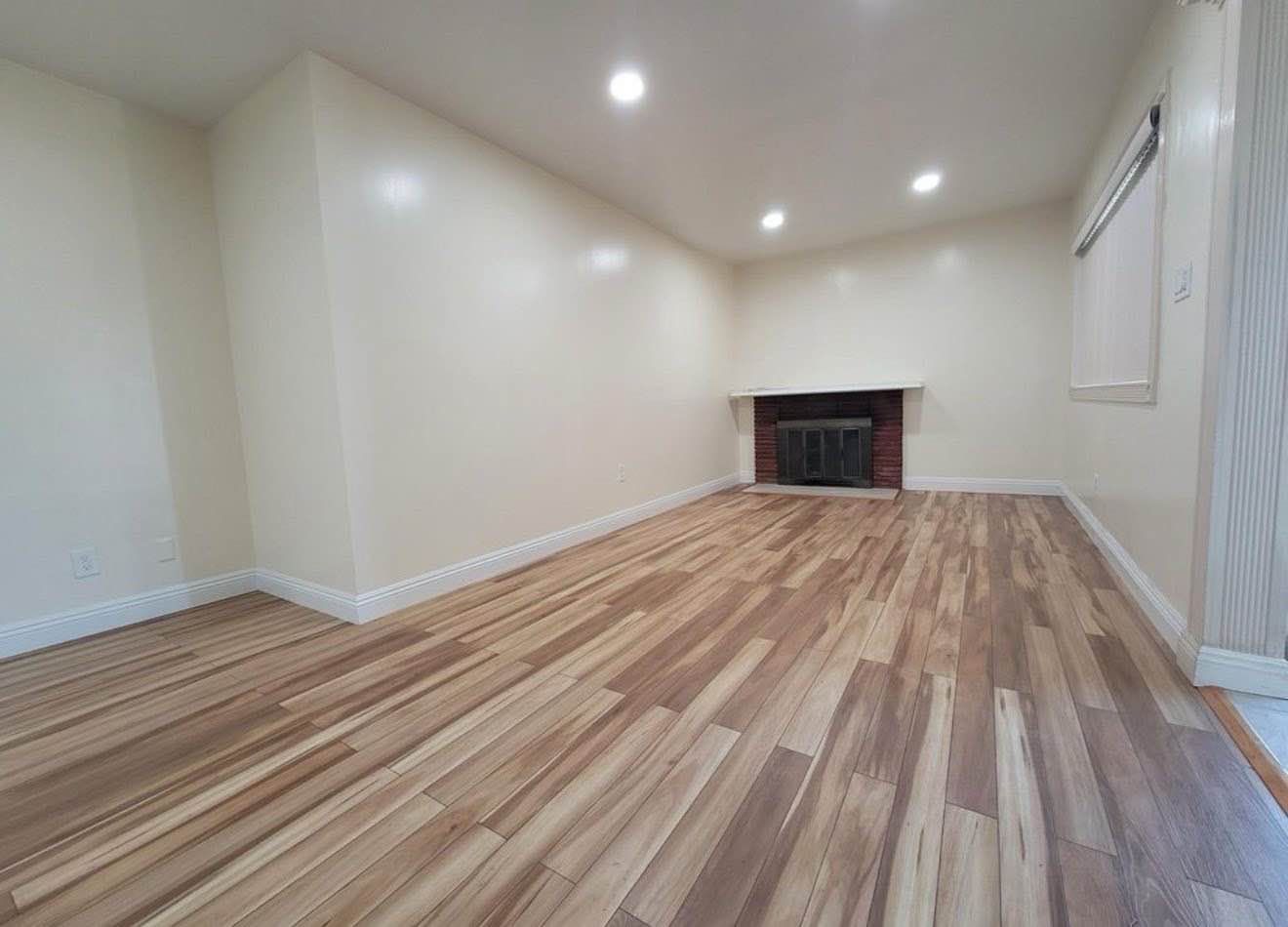 Hello I’m a private landlord,I got different houses available for rent  with immediate move in,Utilities included inbox me directly via 1 (269) 340-9346 for more information about the  properties 

Note application before viewing and application fee is $60 no application no viewing 