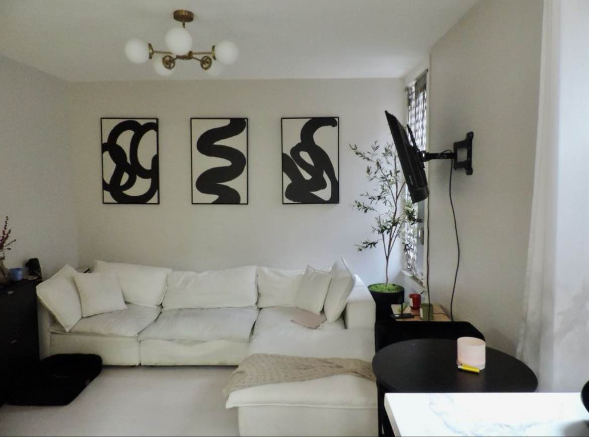 Modern apartment in a sought-after location. Features a renovated kitchen with stainless steel appliances, a spacious living area with hardwood floors, an in-unit laundry and a bright bedroom with  closet space. Located near the High Line, Chelsea Market and multiple subway lines. 