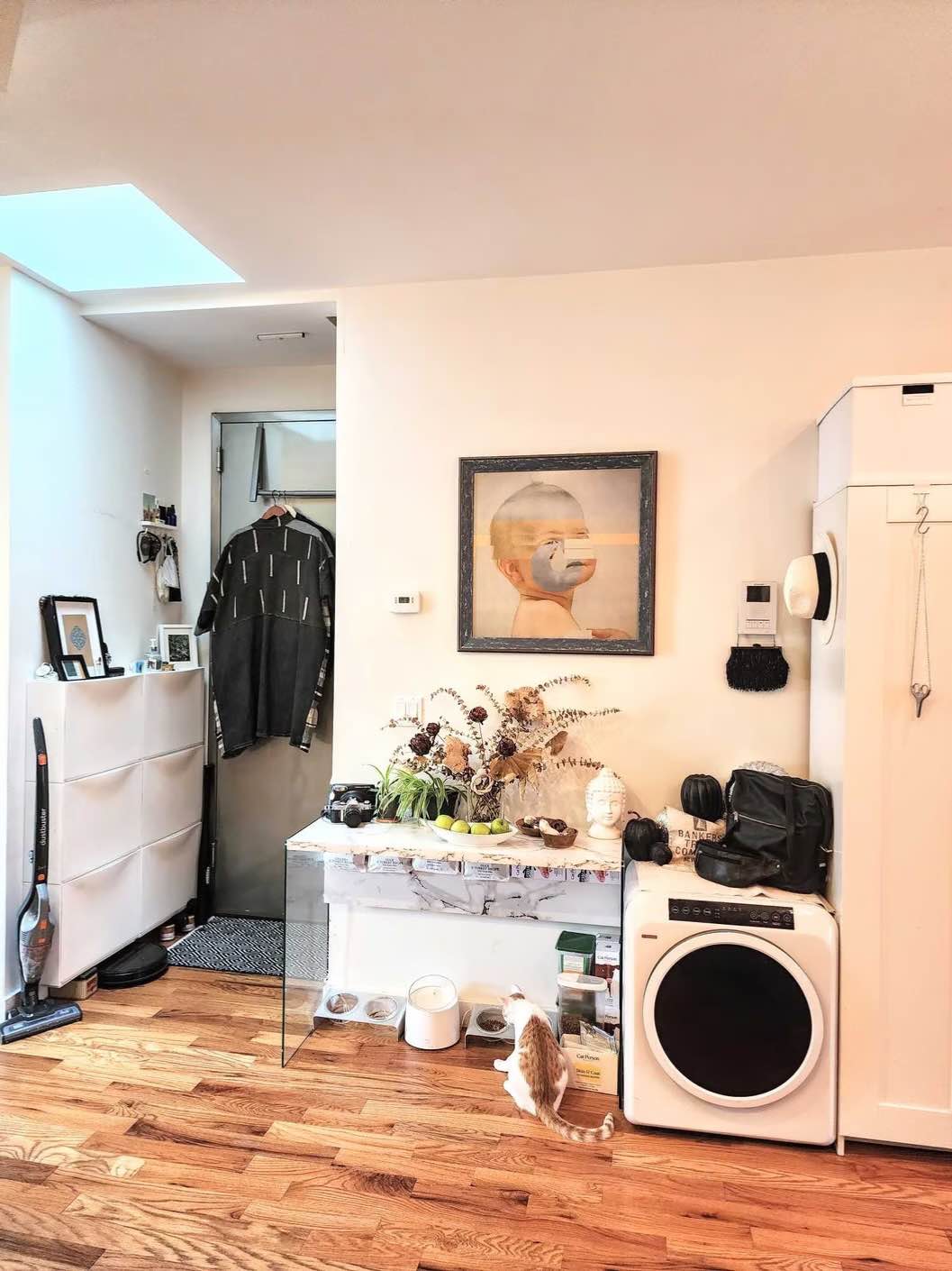 Figueroa Eight is a new level of high-rise living, coming to the very center of Downtown Los Angeles. This marquee location puts you at the center of the city, surrounded by the best of everything for a cosmopolitan living experience. The designer residences feature tailored interiors, bespoke finishes and breathtaking views all matched by a collection of styled amenities, indoor-outdoor spaces, a sun-splashed pool, lavish social spaces and a private member's club. This is where home meets everything. You can contact Josephbakernice At the gee maale for more information about the property.. 