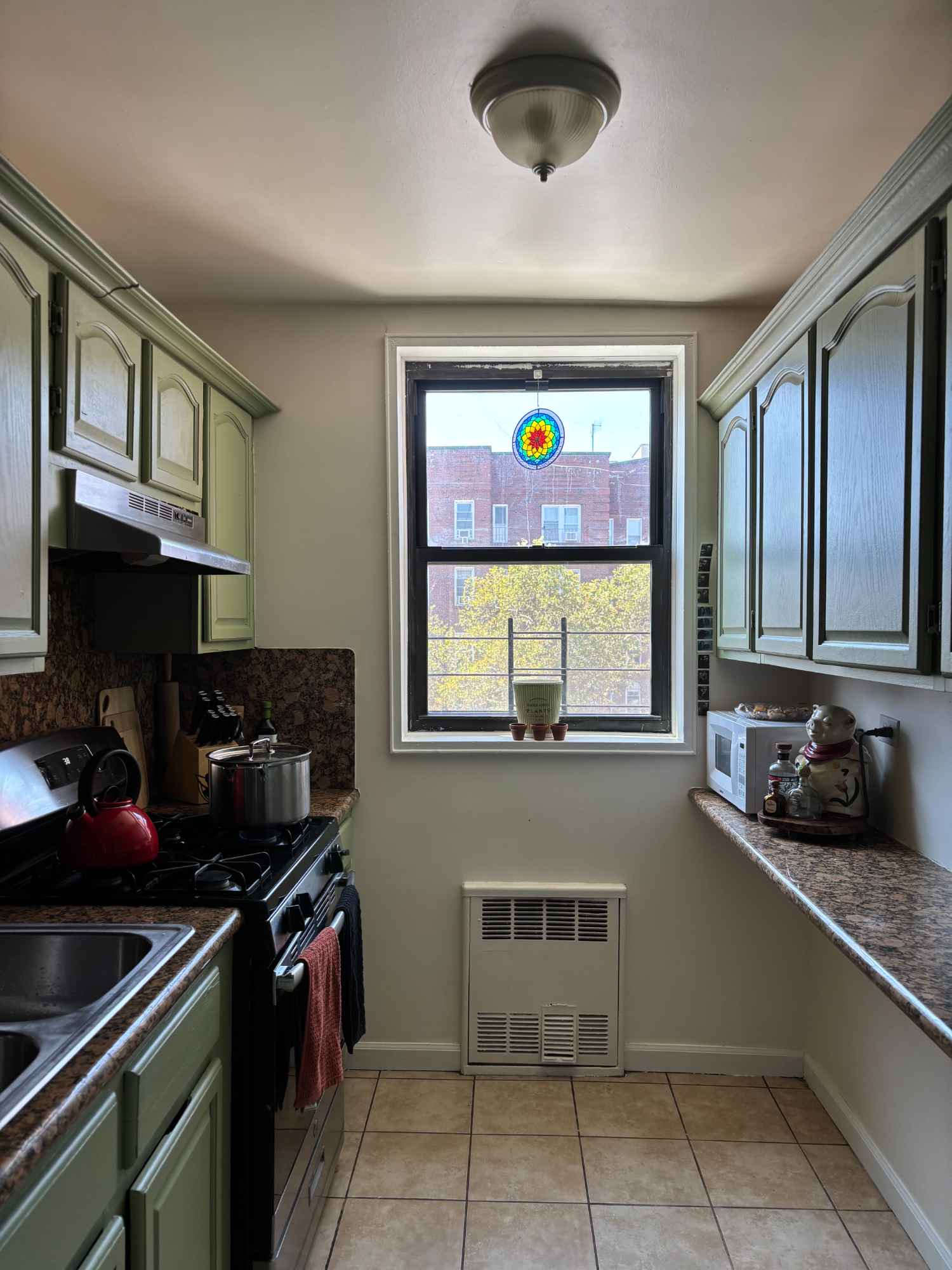 Great apartment in an elevator building in a quiet part of Brooklyn.