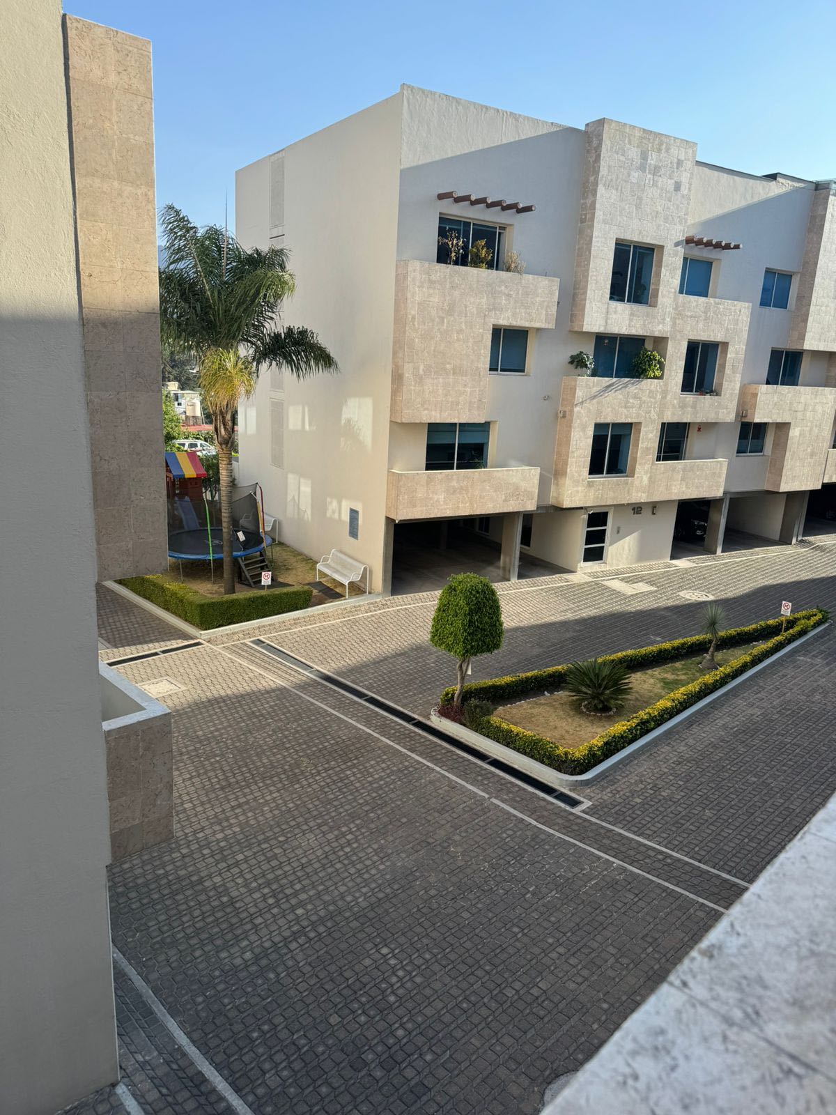 Hello!! I'm looking for a responsible ROOMIE, for depa in:
SANTA FE (momas de Memetla!) The apartment is ALREADY furnished! You just have to bring your bed! (Or you already have a double mattress and a TV)
A 10-minute walk from the Santa Fe shopping center!
1.5 km from La Mexicana Park
The apartment is 115 m2.
Winery
1 study
Super large room
Large kitchen
Laundry room.
2 parking spaces
The bedroom that will be available
It is the largest bedroom, it has a bathroom inside and a closet with walk in. And balcony
It's inside a residential with 24/7 surveillance.
The residential has:
Children's play area
Party room
Party garden
Super quiet and super safe area!