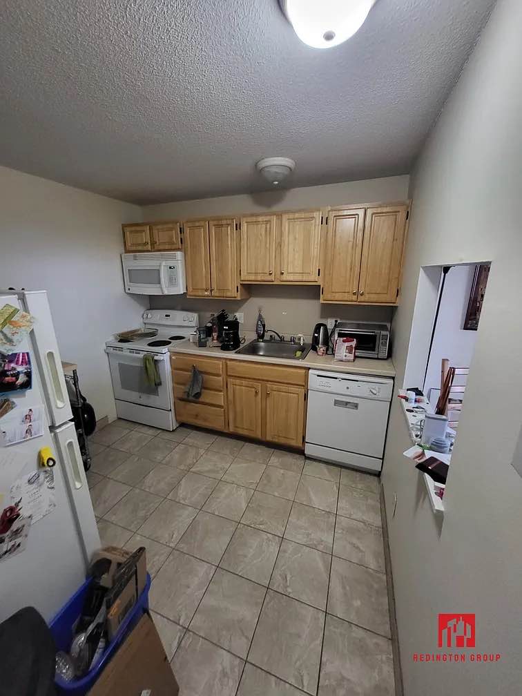 Beautiful 1-bedroom apartment in a prime location available for rent. Ideal for singles or couples. For more information, please reach out to Hablegord@gmail.com!