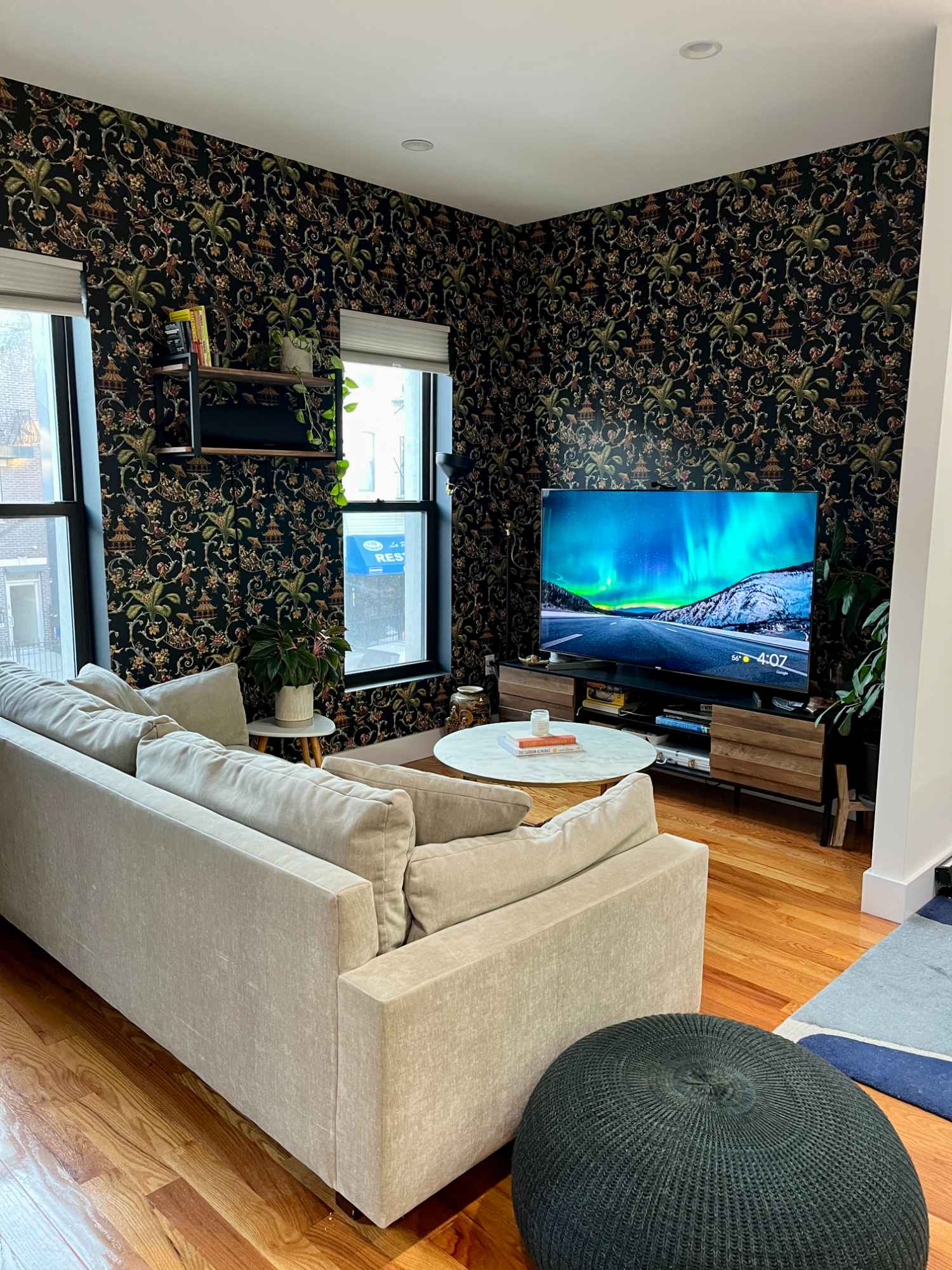 Offering 1 Bed/2 Bath apartment in Brooklyn for the winter!
📍 In Bushwick/East Williamsburg (5 min walk from Morgan L stop that will get you into Manhattan in 20-25 min, a few blocks from Maria Hernandez park, great options for grocery stores, cafes, restaurants, thrift stores, etc.)
🏠 modern design, fully stocked kitchen, w/d in unit, dishwasher, great natural light, WFH set up, and a small private patio. Fully furnished including queen sized bed, central heating/AC. Perfect for a couple or an individual who likes their space
📆 Available: December 16-Mid April (looking for stays of at least 1 full month at a time)
💰 Rate: $3,650/month with some flexibility for longer stays
Serious inquiries only. If interested, please DM me with your name, why you’re looking for a sublet, and your ideal dates. Thanks!