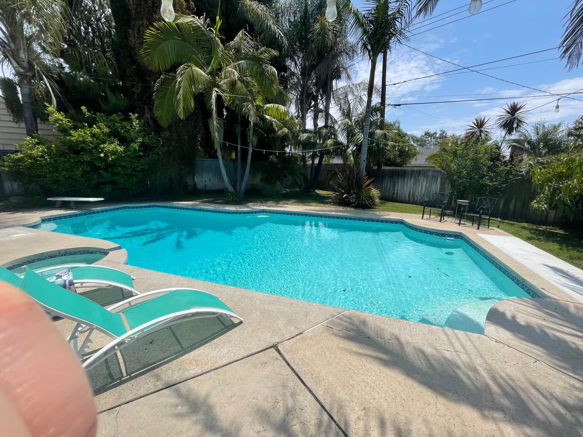 ๐ Furnished Private Room in Orange โ Available Nov 1st! ๐
Looking for a clean, respectful roommate to join our quiet, friendly home!
$1300/mo + split utilities | Month-to-month lease | Single occupancy
โจ Fully furnished room (Queen bed, desk, TV, closet)
โจ Full house access: theater-style living room, kitchen, washer/dryer, pool, backyard, fast Wi-Fi & more
โจ Free street parking โ no permit needed
โจ Ideal for working pros, students, travel nurses, or exchange students
๐ฑ Must love cats โ we have one sweet cat!
No smoking/drugs. Background check required.
If interested, PM with a little about yourself + your social profile.
Looking forward to meeting you!