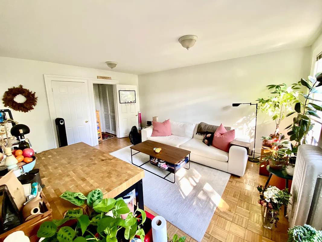 The room is fully furnished, the apartment is in a great location only few blocks away from the train station and Hospitals. There are many stores, shops, restaurants, and supermarkets within walking distance away. Also, a laundry mat is in the building in the basement, open 24/7, and a couple of great pizza places, as well as nice restaurants- Chinese , Mexican and Japanese and the likes.

If you're looking for a friendly, clean, peaceful, spacious place in the city, I strongly recommend my apartment. 

Message me for more info and to  schedule a meet-up/viewing. Reach out to me on (emmarose680@outlook.com)