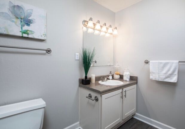 I have 3 bed 3bath apartment for rent. At affordable price and they are well fully furnished with brand new utilities. Full size kitchen and bathroom.
$800 for rent and it’s slightly negotiable
Parking space included.
Pets are allowed
Utilities included:-
Hydro
Heat
Water
Refrigerator
Washer and dryer
Electricity
Wi-fi and more.