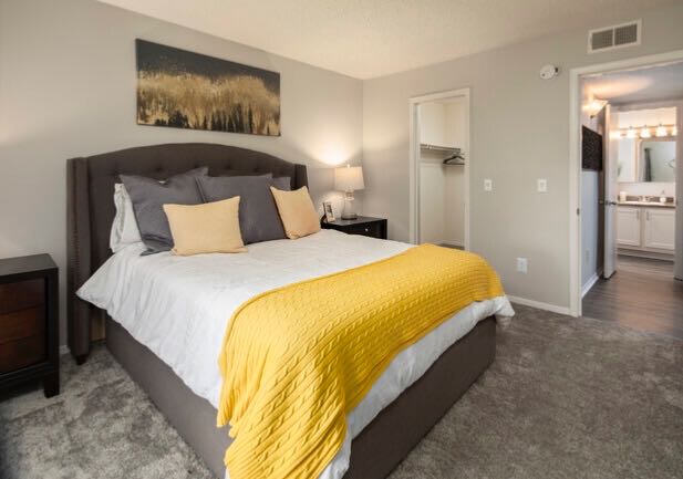 I have 3 bed 3bath apartment for rent. At affordable price and they are well fully furnished with brand new utilities. Full size kitchen and bathroom.
$800 for rent and it’s slightly negotiable
Parking space included.
Pets are allowed
Utilities included:-
Hydro
Heat
Water
Refrigerator
Washer and dryer
Electricity
Wi-fi and more.