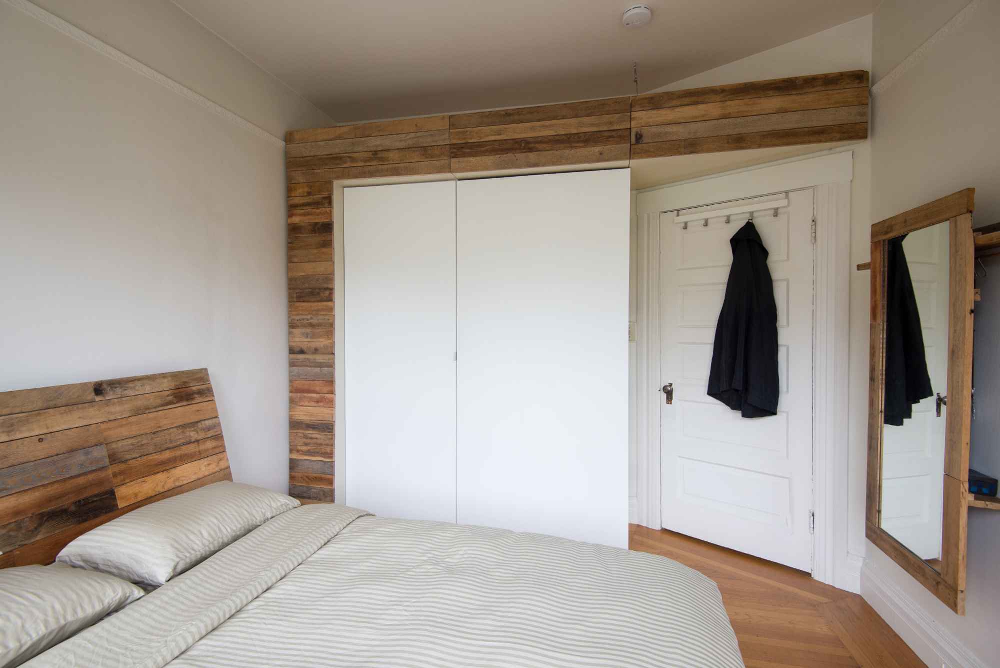 Seeking someone to move in as early as December 9, and stay as late as February 17, the dates are somewhat flexible. The room is approximately 130 sq. ft., with a custom built-in closet and bed. The closet and headboard are handcrafted, faced with reclaimed oak. It has sunny, south facing bay windows and it is fully furnished.
Also included for you is the sunny office space. It also has a triple south facing bay window. It features a large custom built desk on casters, printer-scanner-copier, and a chalkboard wall for your thoughts and ideas. A large monitor is available for you as well. The office will be solely for your use (except my roommate will water the plants weekly and possibly use the printer).
The flat is near Dolores Park and close to Valencia Street. Street parking is generally not too bad. Mostly hardwood floors throughout the flat. The kitchen features custom built reclaimed wood shelving and microcement kitchen island on casters. Also a living/dining room. The home is fully furnished. There is a backyard with garden. There is a clothes washer in the flat, and we use the energy saving smart dryer (clothesline/racks), also laundromats in the area.
There is space for a bike in the basement. A bike may be available for you if desired. A vehicle might also be available for your occasional use as well. Rent is $1800 per month. Utilities, internet, and common household items are a flat monthly fee of $150. A security deposit of $1800 is required.
We hope that your presence contributes to our home's relaxed and respectful vibe. Tidiness is very important to us. Although we're pretty busy with our lives and work, we aren't hermits. Basically, we like to maintain a light, good-humored atmosphere where one's independence is valued, while also sharing an occasional drink or meal. You will live with one male who works in the wine industry, he enjoys biking, hiking, and traveling. I am a female who works as a project manager at a small architecture firm. I enjoy building my own furniture, cooking, and traveling. I am the one traveling this winter whose office and room you will use. The two of us have been good friends for many years.
To clarify, you will have my room, plus my home office, roommate has his own room; the bathroom with clawfoot bathtub and shower is shared. The dates can be somewhat flexible for the right person. If you're an excellent communicator, have a steady source of income, perhaps a creative flair, and are fully engaged with your life, we'd love to hear from you! Please send us a detailed email that describes: your present situation, what you do to support yourself, your interests, your preferred move-in/move-out dates, and what you're looking for in a home. We would like to begin meeting people immediately.
Cheers!