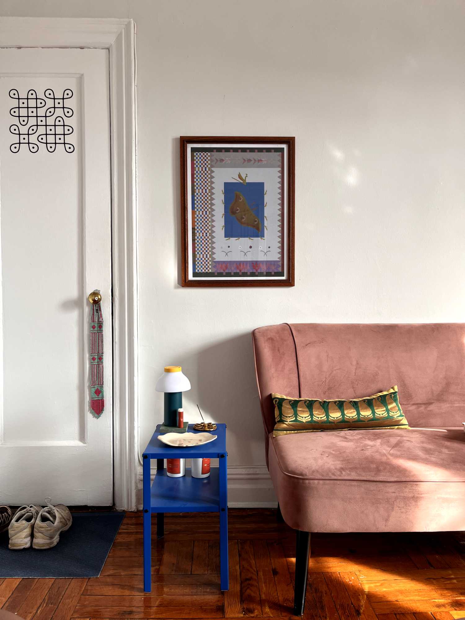 Hi all!

I am subletting my cozy studio in the heart of Prospect Heights from June 15 - July 10. This is perfect for a single person (no couples, please!) who is looking to explore the city, wants a nice apartment to crash in and cook a meal here and there, and to work out of the numerous cafes in this vibrant neighborhood. It's just 10 minutes away from Prospect Park and the Botanical Gardens.

About the apartment:

Price: $2200 for the duration above + utilities (Wi-Fi + Electric + Gas, usually between $150 - $170 in the summer; heat/water is free).

Size: It’s 330 square feet, South-East Facing with lots of light throughout the day; It's bright, cozy, and colorful.

Building: It’s on the 5th floor in a pre-war building 

Studio: You will have access to a walk-in closet, bathroom with bathtub, loveseat, kitchen and AC. There is laundry in the building in the basement. NO PETS.

Note (please read before responding): I am looking for someone who is very clean, organized, and will be respectful of my space (and water my 3 plants as well!) If this sounds like you, please reach out!
