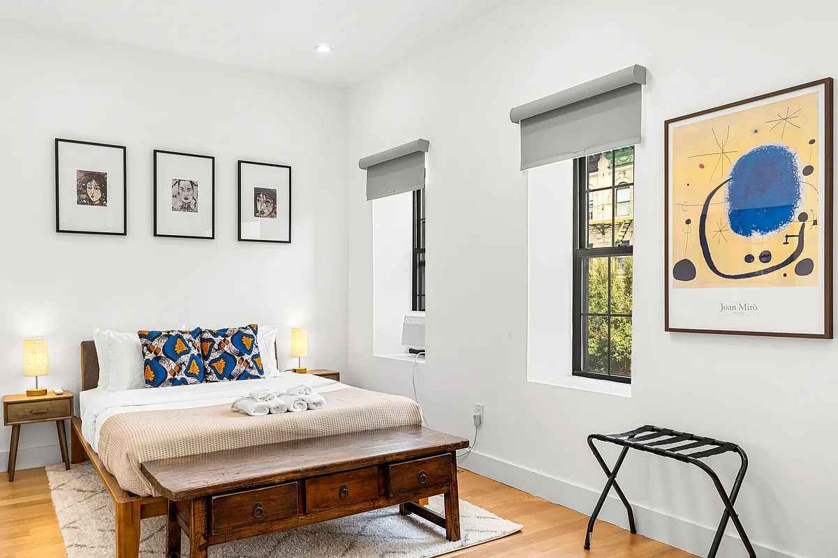 This is a charming 2-bed, 2.5-bath upper duplex nestled within a three-story townhouse in Bed-Stuy. The first level greets you with an open-concept living, dining, and complete kitchen filled with natural light and high ceilings. Enjoy an access to the private deck and fenced-in backyard. Upstairs, you' ll find two generously sized bedrooms and two bathrooms and an in-unit washer/dryer. The bedroom available for rent features a queen bed, a closet, and a comfortable sofa for lounging. An adjacent full bathroom with a bathtub and shower combo serves this room. kindly reach out to me via e mail (bdang7399 @ g mail . com ) for more info. Thanks