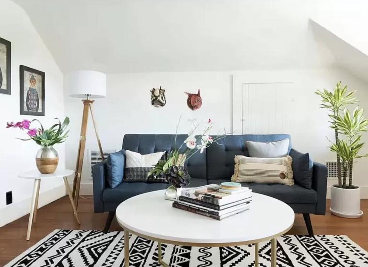 Parking, internet & garbage included. This apartment features modern appliances such as a dishwasher, microwave and in-unit washer/dryer, and energy-efficient AC and heating. An equusite fully furnished apartment.
You can  email on (yolodaniavasquez@outlook.com) for more information and how to secure and move in.