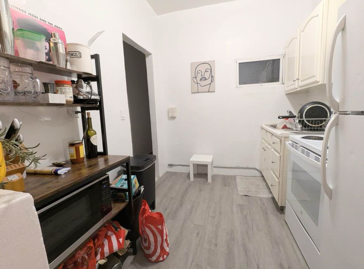 Looking for someone to occupy my private apartment. It's the top floor of a 3-story building, so you get some privacy. The place has wood floors in living area and bedroom. High ceilings, making it feel comfy and open, plus you'll get plenty of natural light flooding in. Living here puts you right in the mix lively scene, with parks, restaurants and bars nearby.
Apartment is 1 block away from the train. Lived here for over 5 years and absolutely love this apartment and neighborhood.
I work in tech publishing - I love movie nights, dinners with friends, long walks around the city, and all manner of arts and crafts.
Seeking someone that is easy-going, clean and transparent.
Thank you