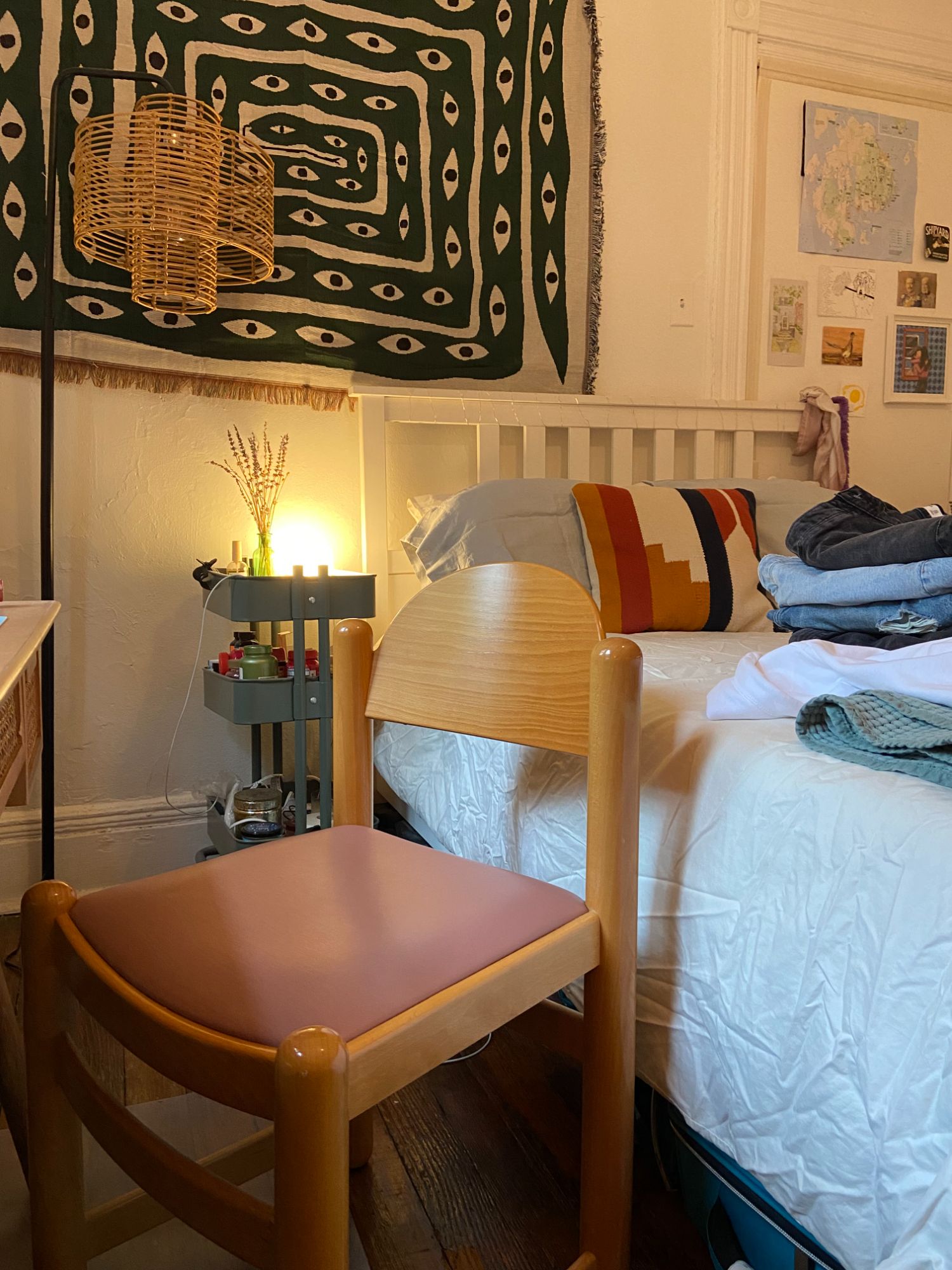 Hi there! We are three women in our late twenties looking to sublease a room in our comfy furnished apartment. Sublease would be available April 1st
The room is 10x12 with high ceilings and two big windows that let in plenty of afternoon sun. The room also shares a bathroom with two other roommates. There is a full bed, bookshelf, side table, small round table, and hanging wardrobe. I will clear out some space for you to put your things.
The living room is spacious and full of pre-war charm (a bay window! a decorative fireplace!), and the kitchen is a very '70s vibe and orange, well-organized and totally usable with a good stove and dishwasher. Free laundry in the basement!
Brooklyn Heights is a historic neighborhood full of brownstones, bordering the beautiful Brooklyn Bridge Park and the promenade, where you can get the best view of the Manhattan skyline. Truly one of the best neighborhoods for train access, you can have your pick of the A, C, 2, 3, F, R, 4 and 5. Cafes, bodegas, grocery stores, etc., are all within a few minutes' walk. The neighborhood is calm and peaceful in the evening, a perfect respite from the chaos of the city.
We have great communication, are clean and tidy, and everyone pitches in to maintain the apartment.
Serenity at home is important to us, so we keep things quiet and peaceful, though we enjoy sharing the occasional glass of wine and may occasionally throw a party together. Looking for someone similar- active, clean, communicative, and respectful.
If this sounds like a good fit, please respond with some information about yourself, your habits, and links to social media, and we can arrange a time to show the place and/or provide a virtual tour/roommate meetup.