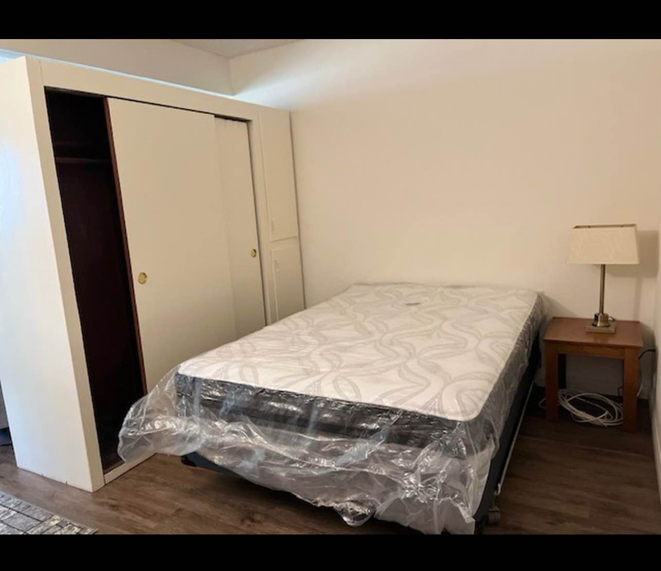 Hello I have a well furnished studio available for rent Feel free to contact me for more information about the place I have for rent if interested for immediate response text my ## 614 963 6803