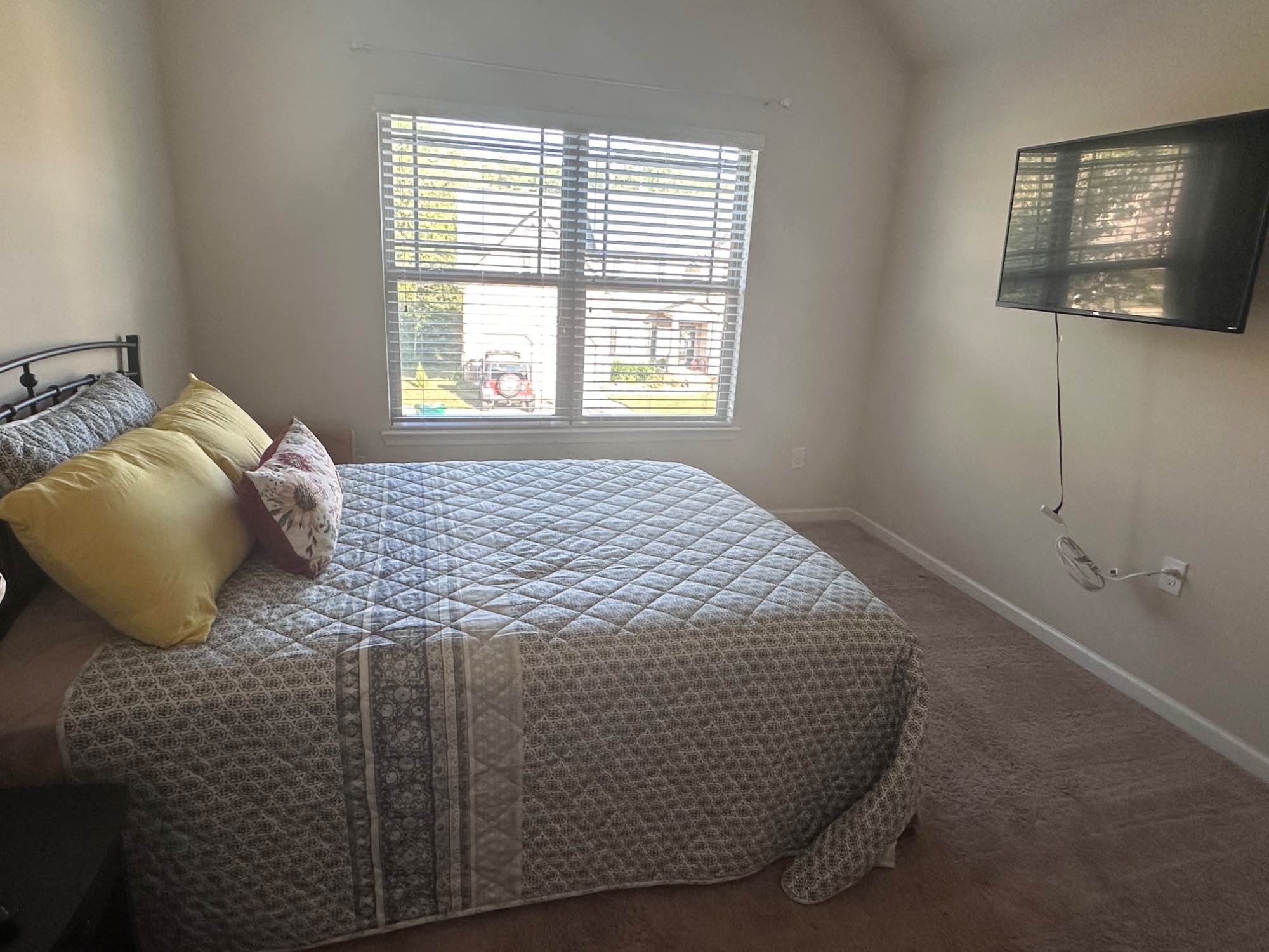 I am renting a room in my five bedroom home in Lithonia. My rooms usually rent for at least 1000. I’m looking for a live in housekeeper/personal assistant who can contract for at least six months. The rent is reduced to 500 everything included. The work will require 5-6 hours of your time weekly. No deposit, just first and last.
This position is for WOMEN ONLY!!
The tasks will involve:
Cleaning
Cooking
Laundry
Pet Care
Driving
Shopping
Some travel