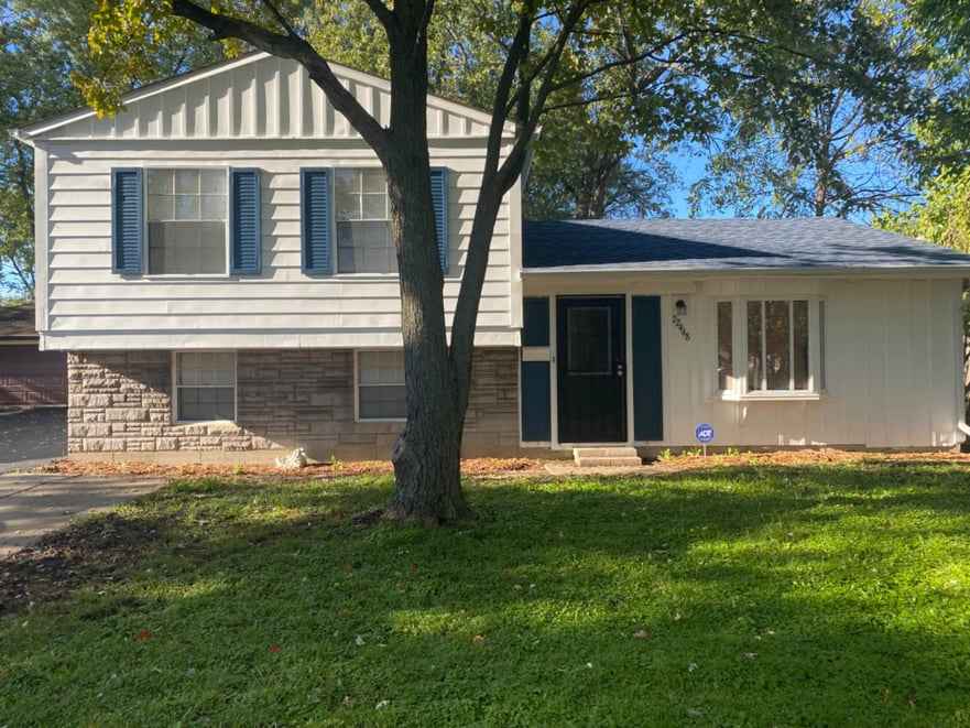 Hello, I am offering a very beautiful spacious a fully furnished private studio which also come with a private Bath, Kitchen and also a private Closet so you have nothing to share. Long or short term lease is acceptable. Lease term is month to month but we also consider other lease term options. Couples/Single parent/Student are also welcome.
My schedules are tight so I don't come home often, I work around the clock which makes me available only during weekends. 