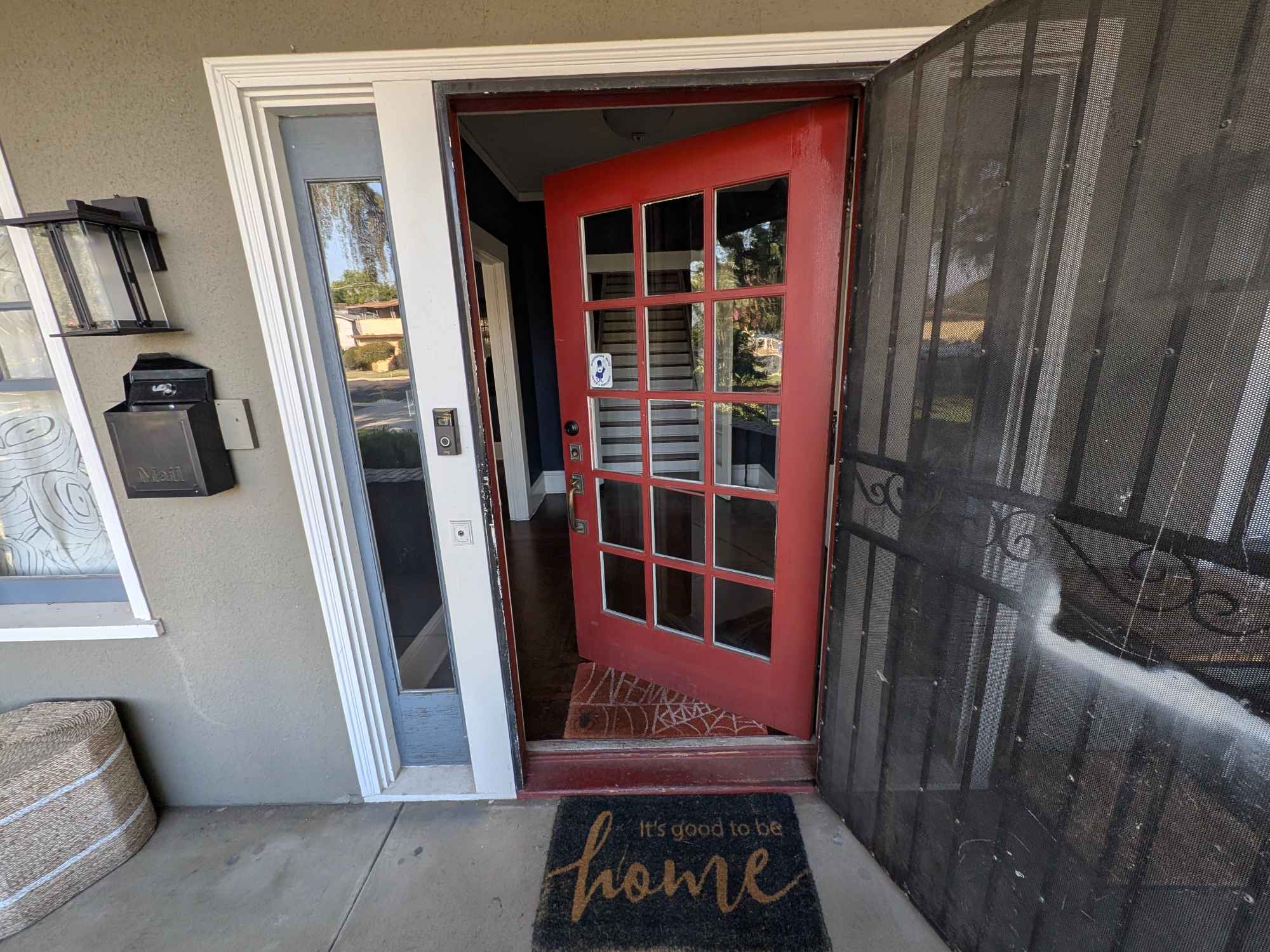 Hello my name is Jay. I Currently have a room for rent.

The House is conveniently located close to North Blackstone Avenue which includes shops like Smart and Final, Walgreens, Family Dollar and restaurants like Starbucks, Jack in the box, taco bell etc. Just 5 Mins drive to the Historic Tower District with ample Restaurants, Bars, Theaters and Coffee stores. Walking distance to the Fresno City college makes it the perfect location for students or working professionals.

The available date is Sept 1st 2025. Rent amount is $1000 plus $25 for utilities which includes Bi-weekly house cleaning, Wi-Fi, electricity, gas, water, paper towels, toilet paper, and cleaning supplies. A security deposit of $500 is required upon move-in and will be returned at the end of the lease term provided there is no damage to the property.

The room is partially furnished and includes a comfortable bed, closet, and access to high-speed Wi-Fi. The room is also air-conditioned and comes with a ceiling fan to keep you cool during hot summer days.

As a tenant in the house, you will have access to all common areas such as the living room, dining room, kitchen, and laundry room. We have a fully equipped kitchen with all appliances and utensils for your cooking needs. We also have a beautiful backyard with a barbecue grill, perfect for hosting outdoor gatherings.

What I am looking for:
• A responsible student/professional that can pay their rent ON TIME.
• Self-Motivated.
• Clean and organized.
• Respectful and friendly.

Requirements:
• Background check.
• Security deposit.
• Lease Agreement (3-6 months minimum).

If you are interested and would like to find out more information, please contact me at (650-339-4160). CALLS ONLY. I wont reply to text. If I cannot answer, please leave a voicemail with your name and number, and I'll reach back to you as soon as possible.