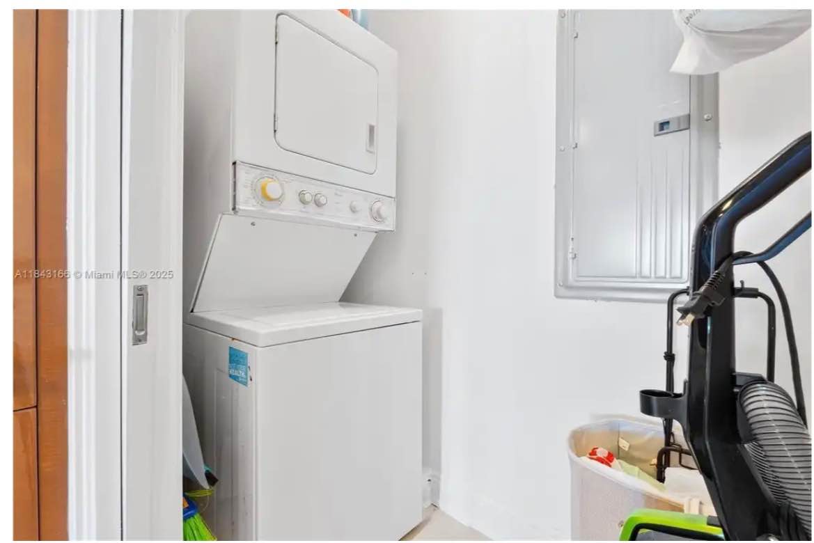 This 3-Bed, 3 bath, 1525 sqft residence all furnished a gourmet kitchen, ocean and skyline views from this oceanfront condo, private, elevator access, spacious gym, pool, beachside service, concierge and 24hrs security. This amazing condo is located at Collins avenue and 38th street windows overlooking the outdoor covered terrace and oven view

OUT DOOR KITCHEN
QUARTZ COUNTERTOPS
WASHER AND DRYER in UNIT
PREMIUM APPLIANCES 
GARAGE
AIR CONDITIONING 
DESK PATIO
SWIMMING POOL

NOTE: Also available for daily rent ask for more information.